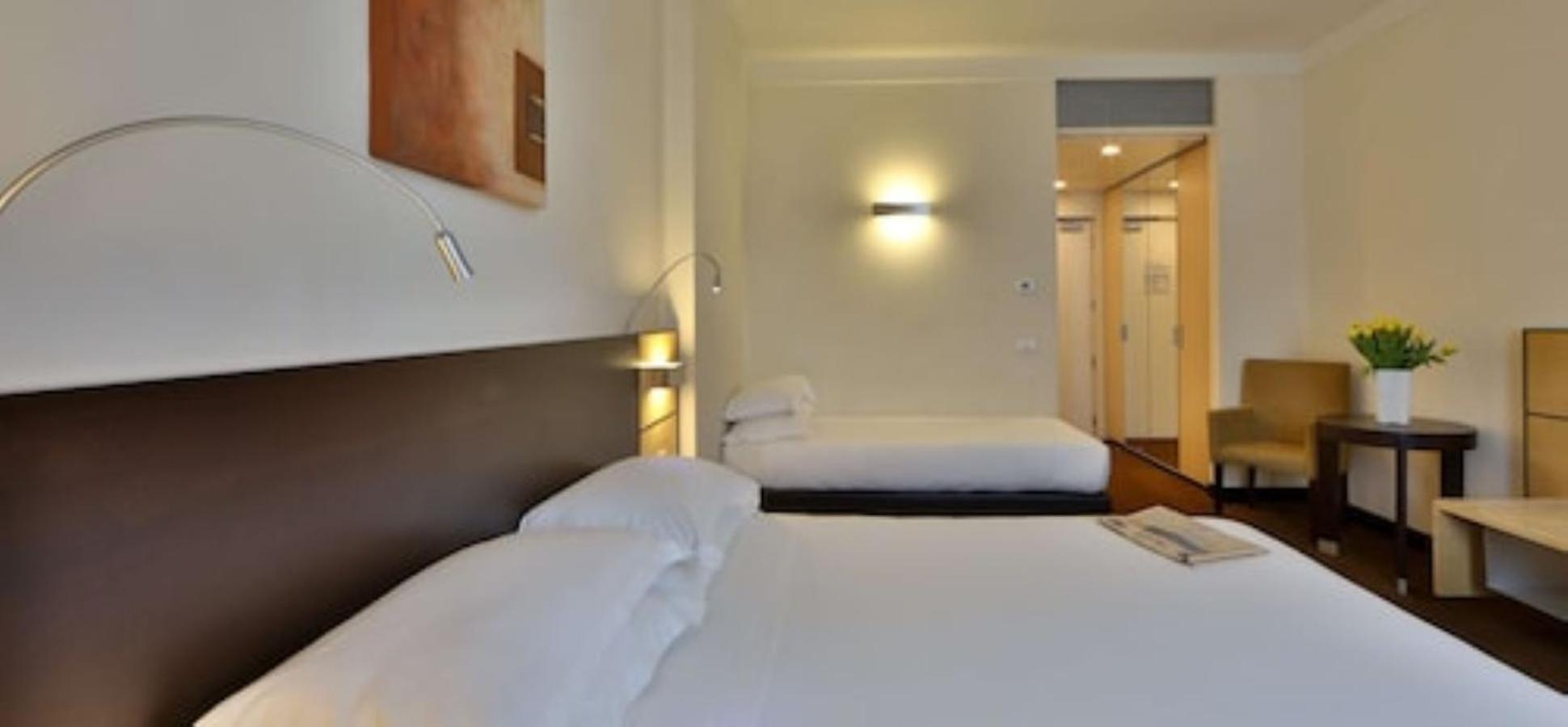 Triple Room with Three Single Beds - Photo 4