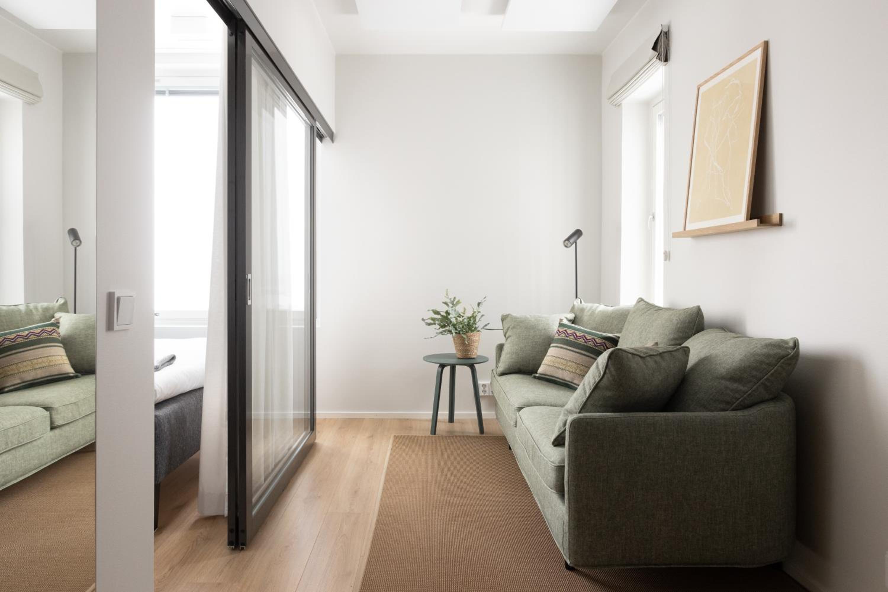 Spacious-studio with sea view - Photo 1