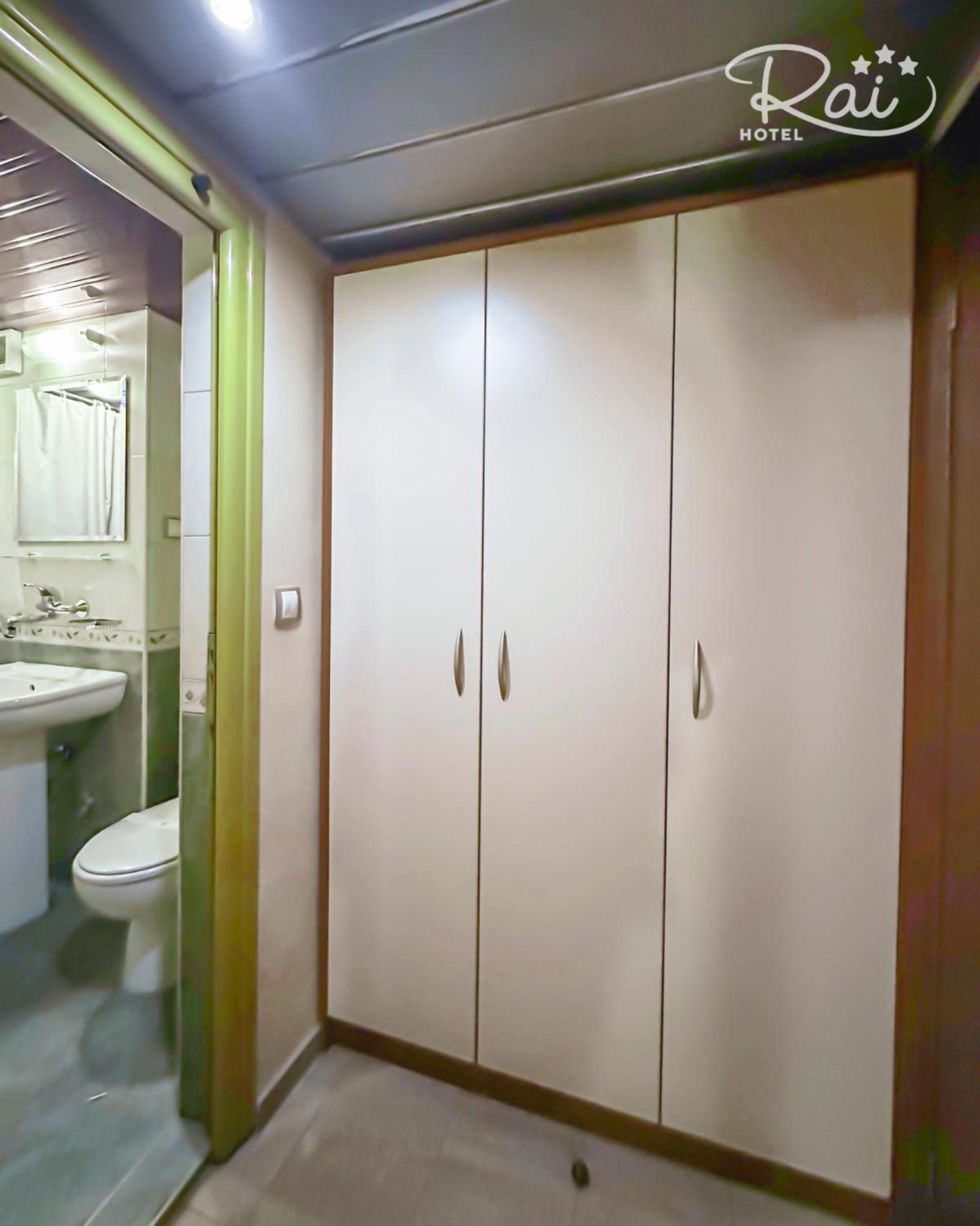 Double Business Room - 2 Single rooms with 1 Bathroom - Photo 7