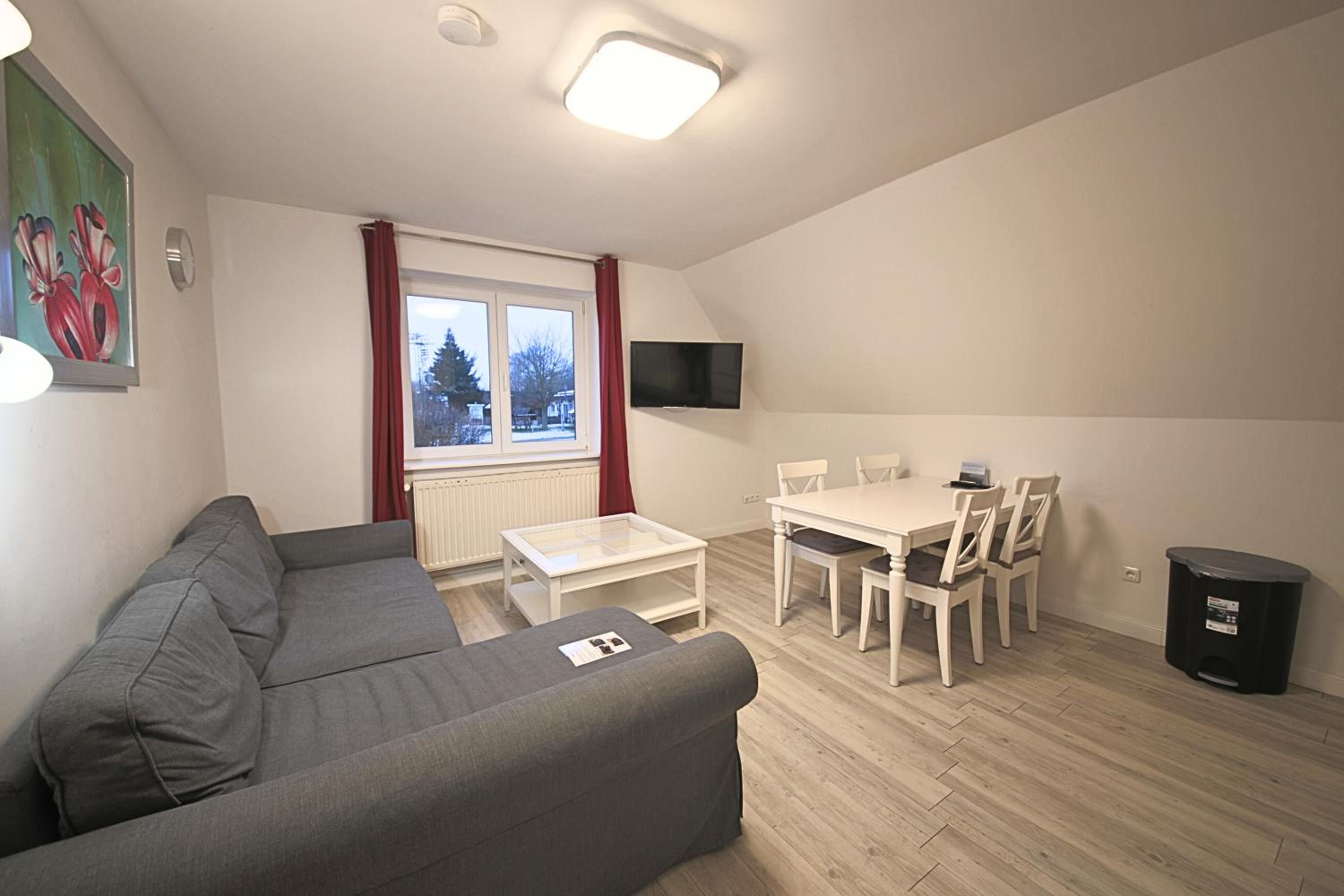 One-Bedroom Apartment photo 1