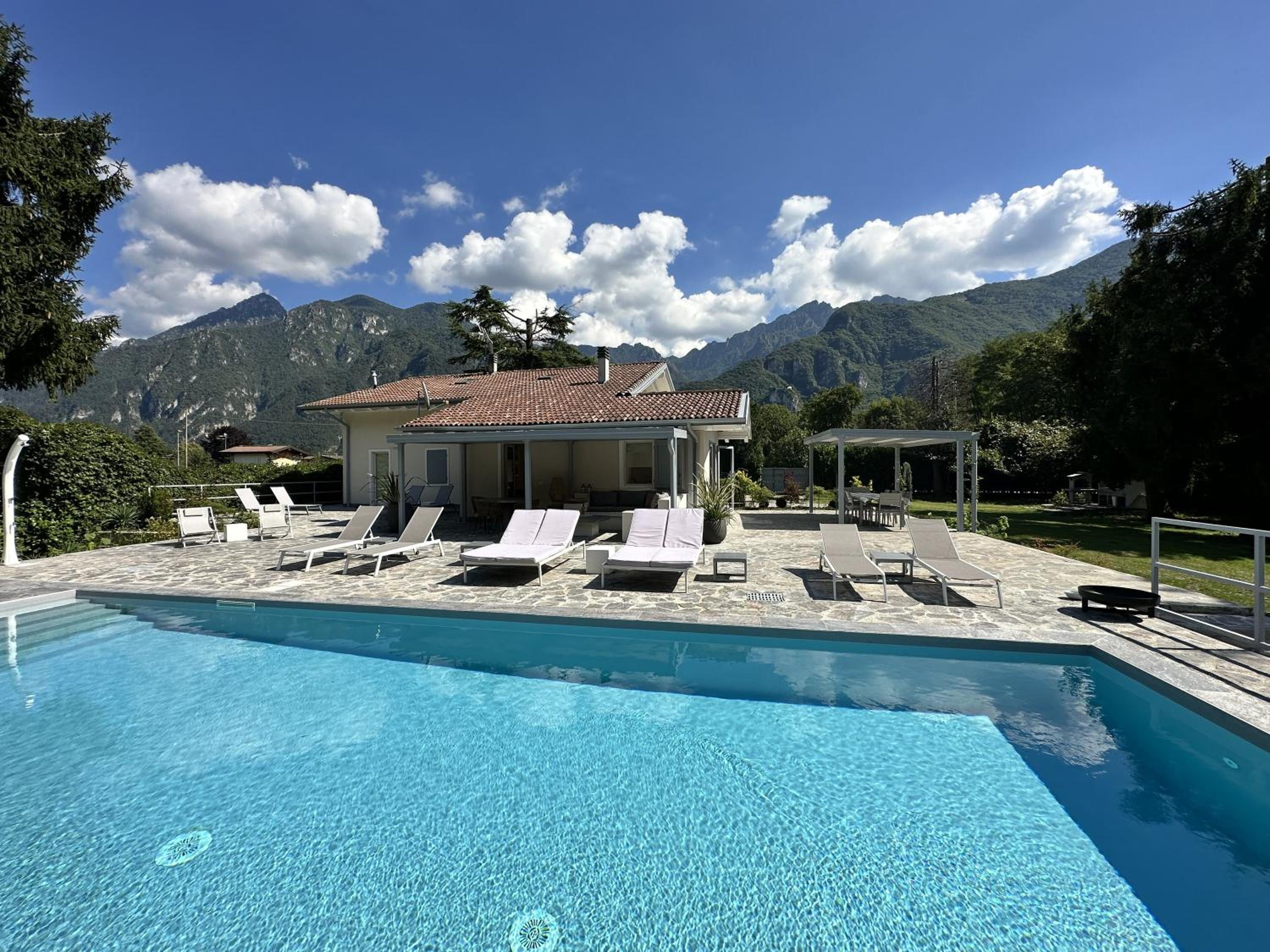 Villa photo 2
