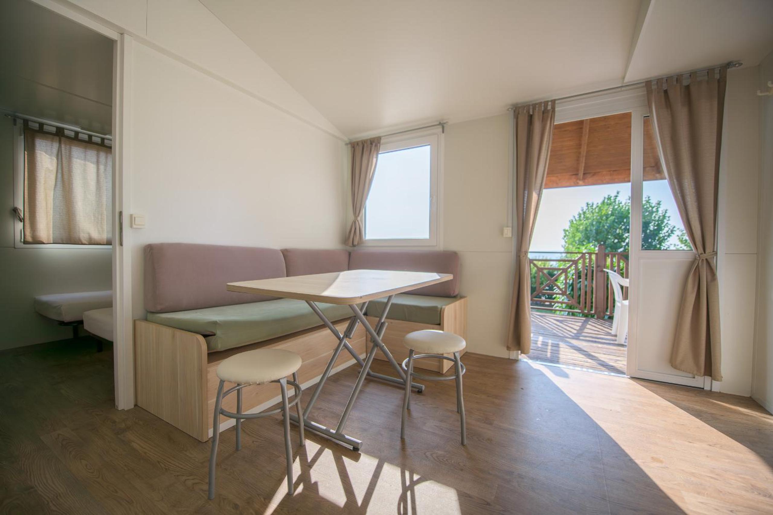 Standard Plus Mobile Home photo 3