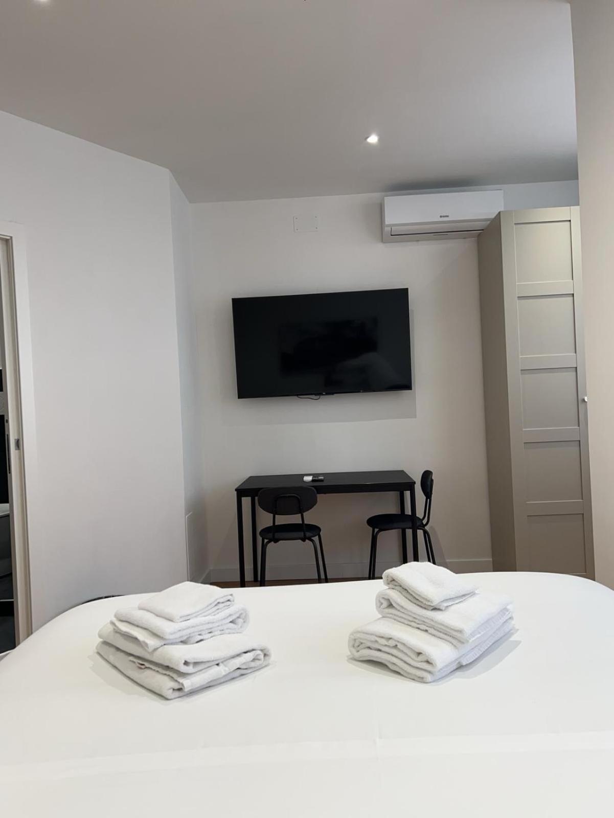 Deluxe Double Room (2 Adults + 1 Child) photo 2