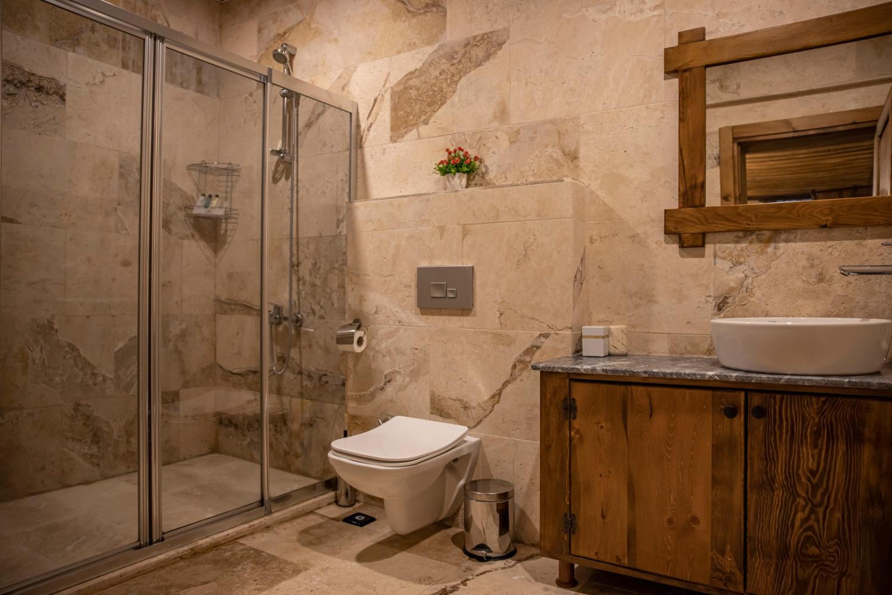 Queen Room - Photo 7