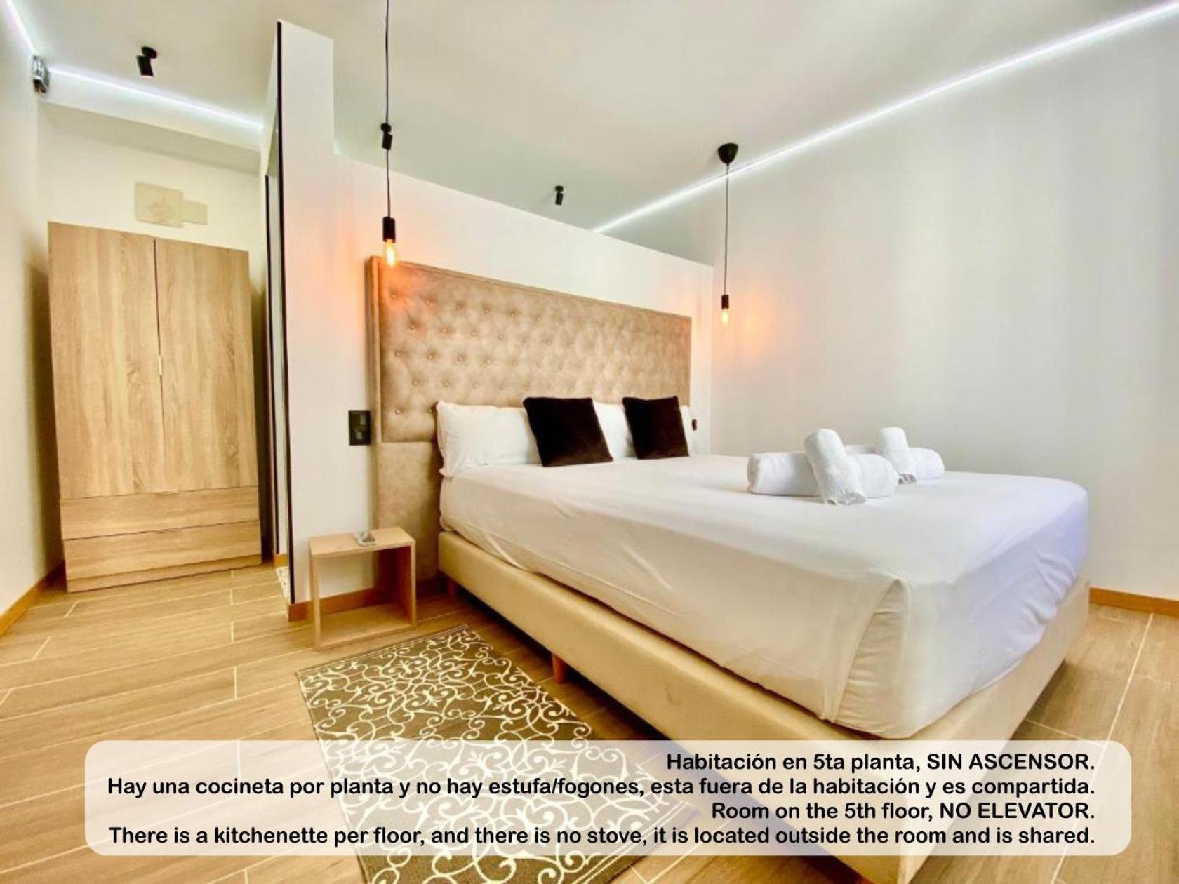 Double Room with Private Bathroom photo 2