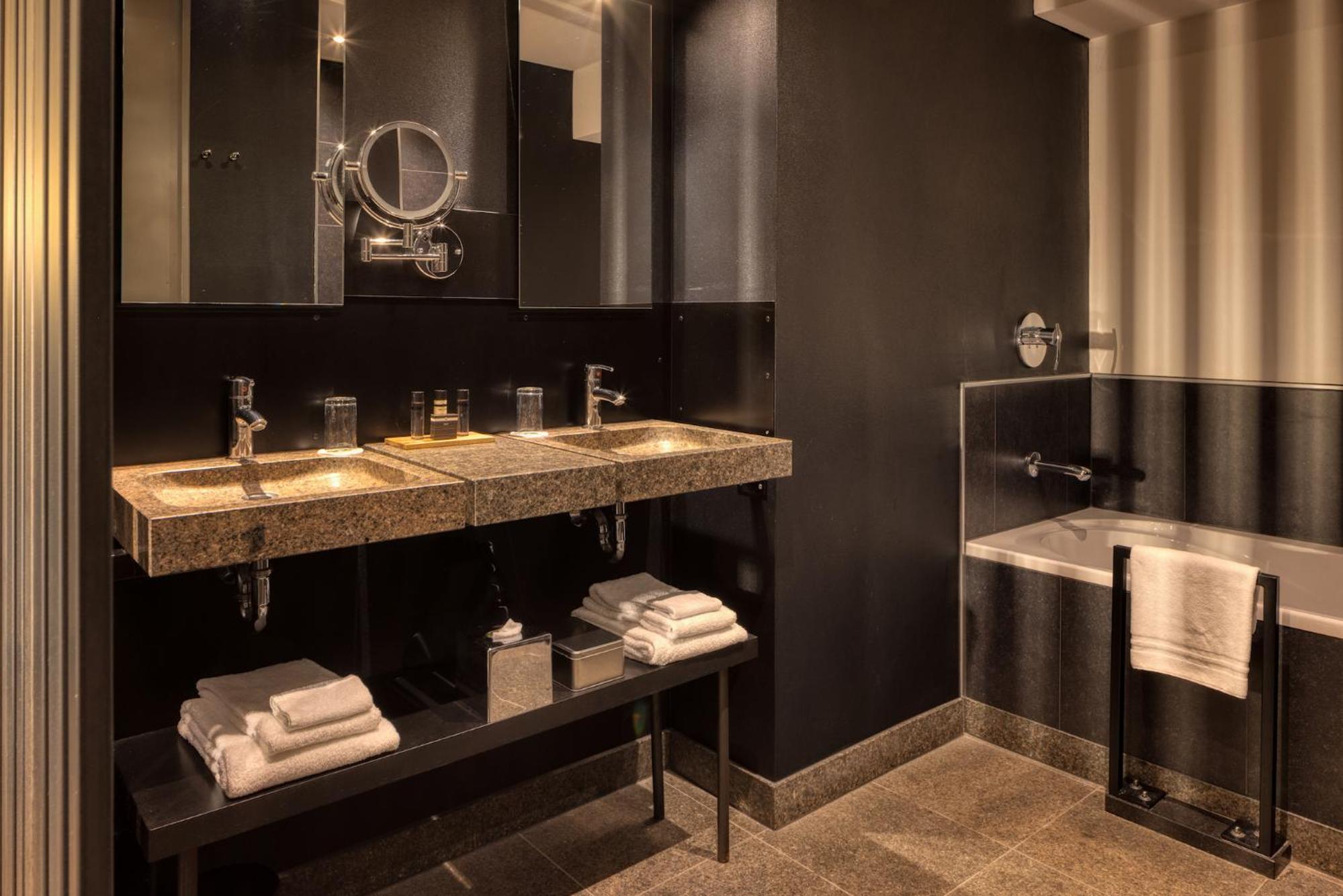 Suite - Photo 5