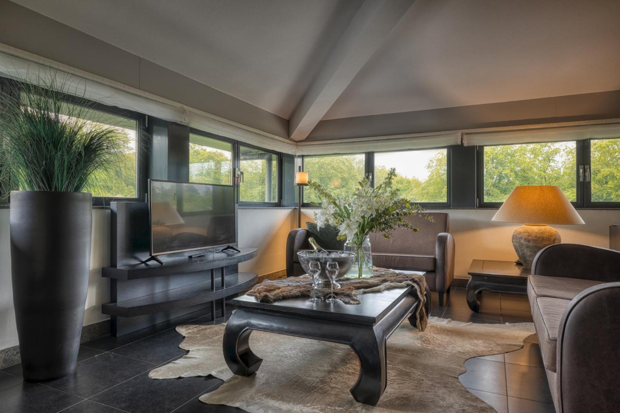 Tower Suite - Photo 1