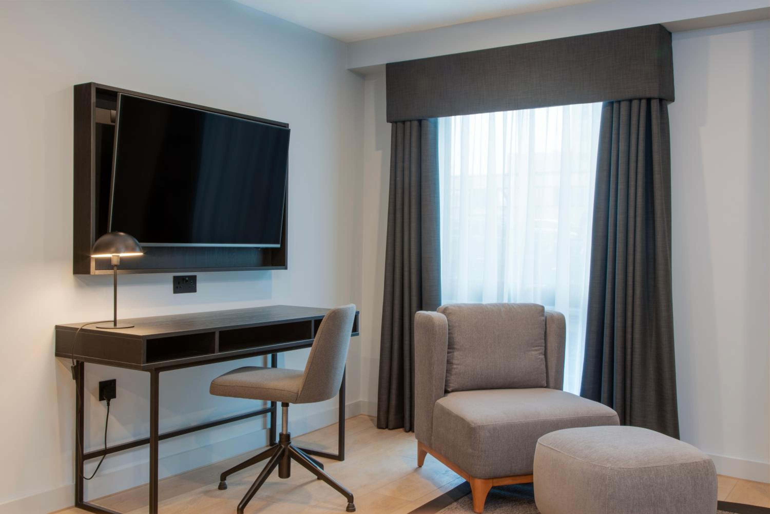 Deluxe 1 Bedroom Apartment with Terrace - Photo 6