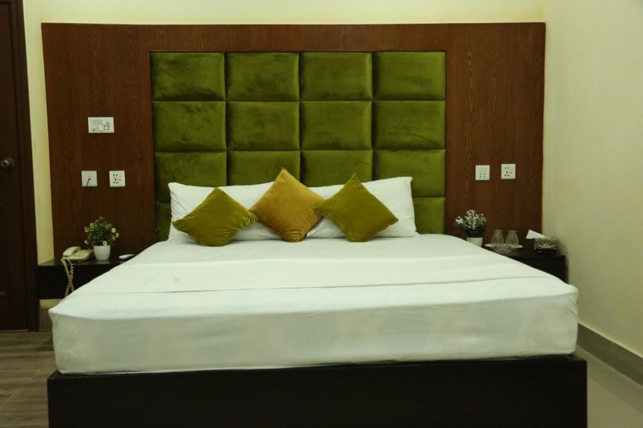 Deluxe King Room photo 1