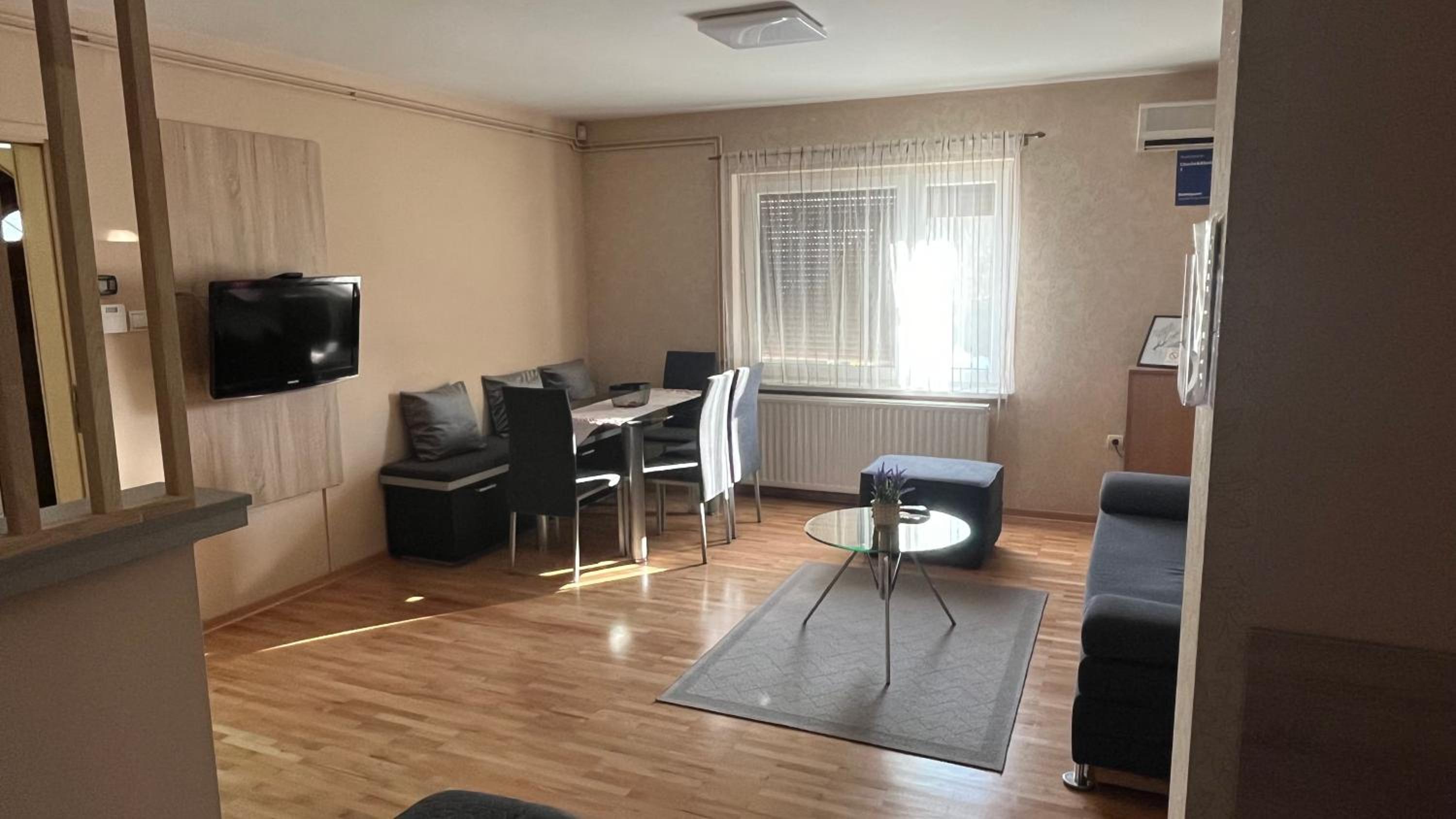 Apartment - Split Level - Photo 14