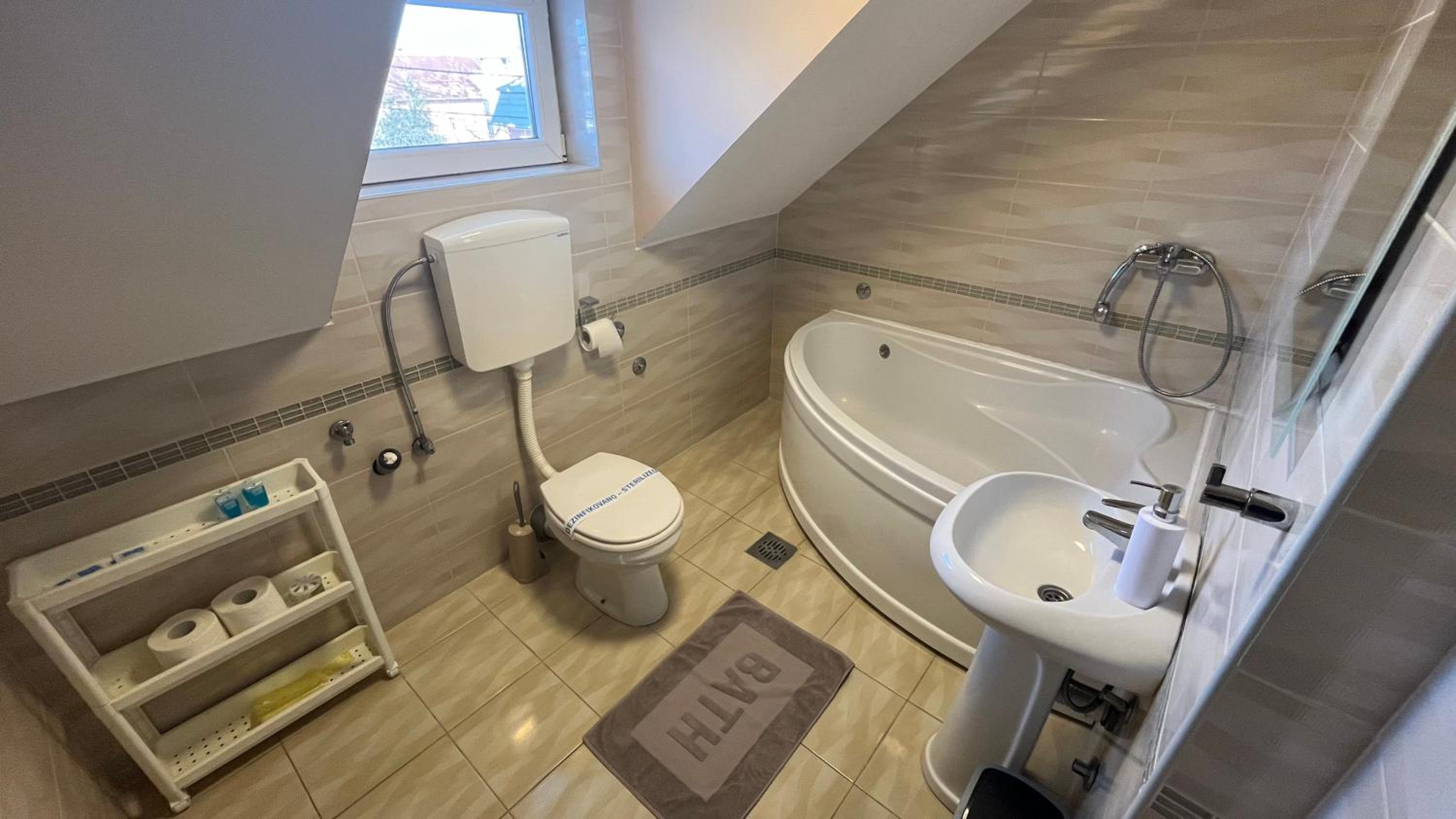Apartment - Split Level - Photo 36