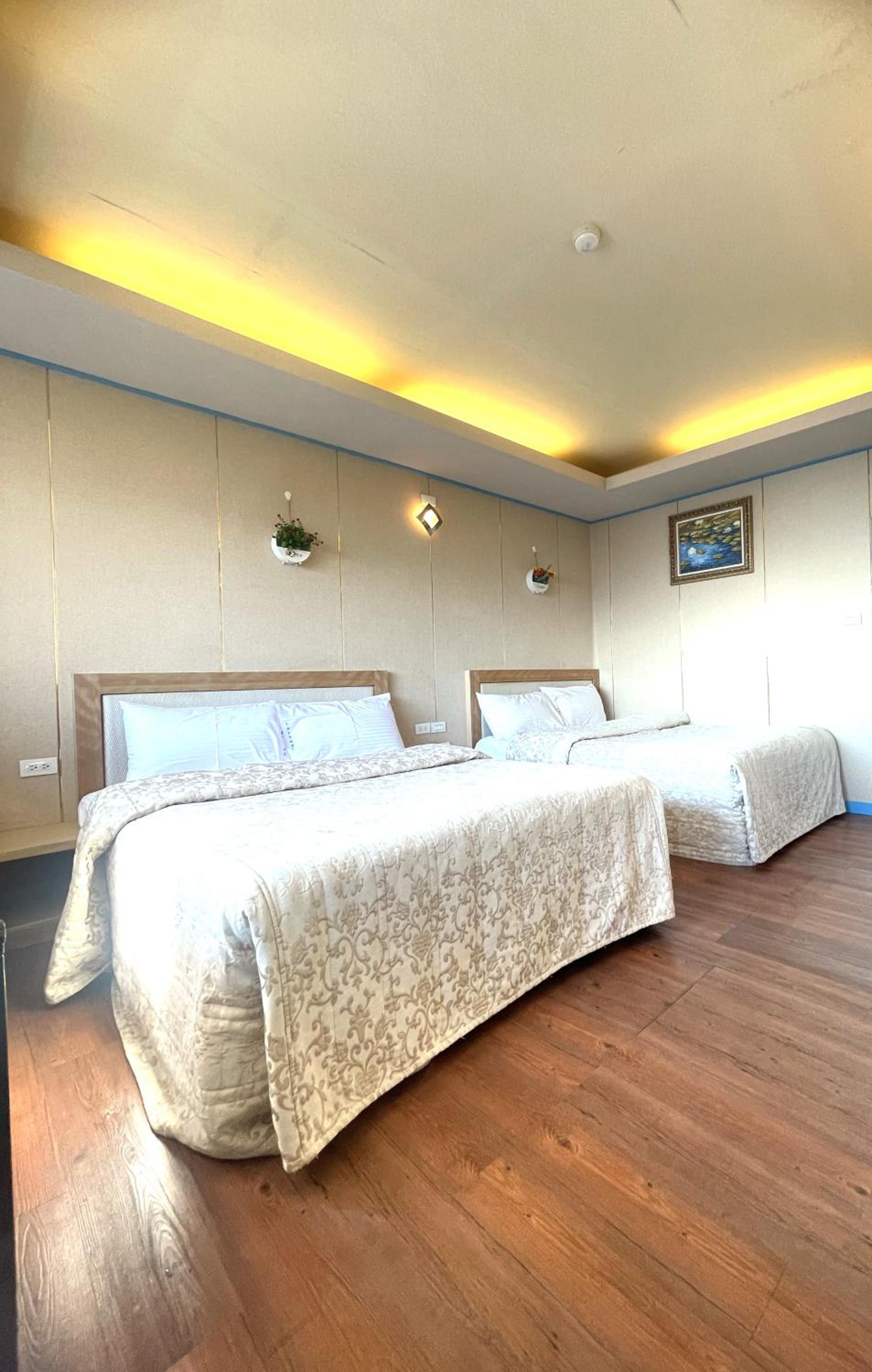 Superior Quadruple Room with Lake View photo 3
