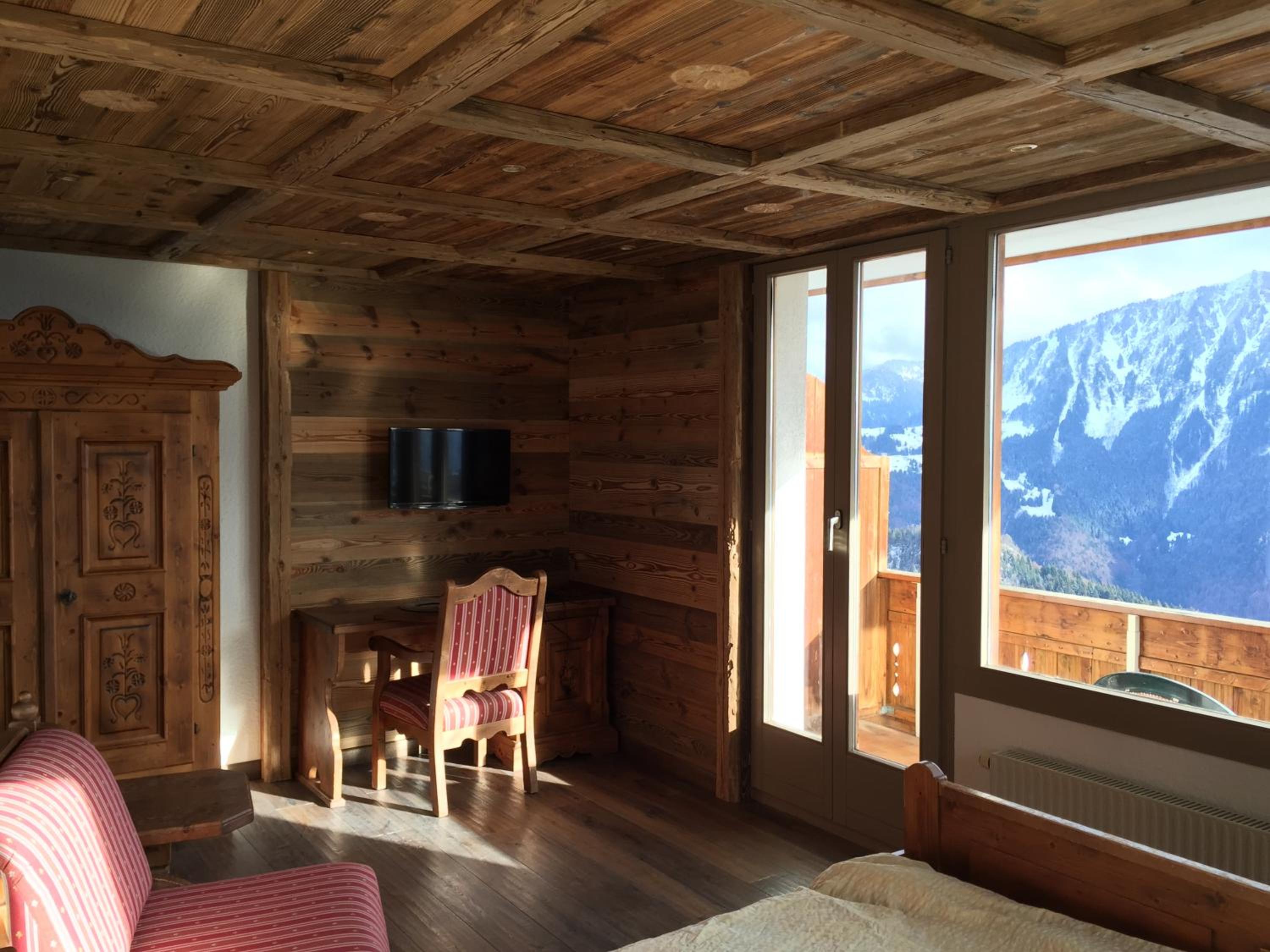 Chalet Junior Suite with Balcony and Mountain View - Photo 8
