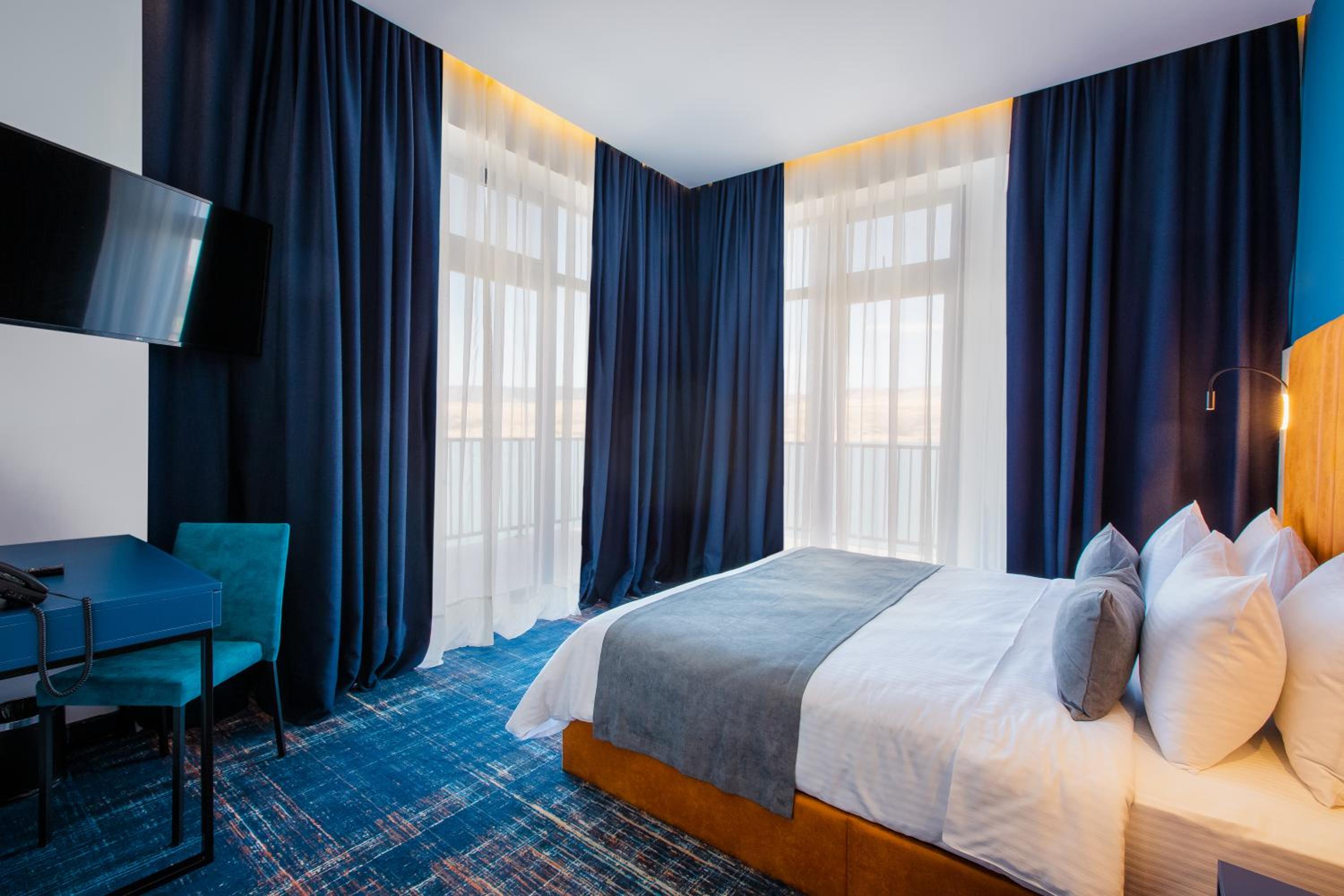 Queen Suite - Forest View - Photo 1