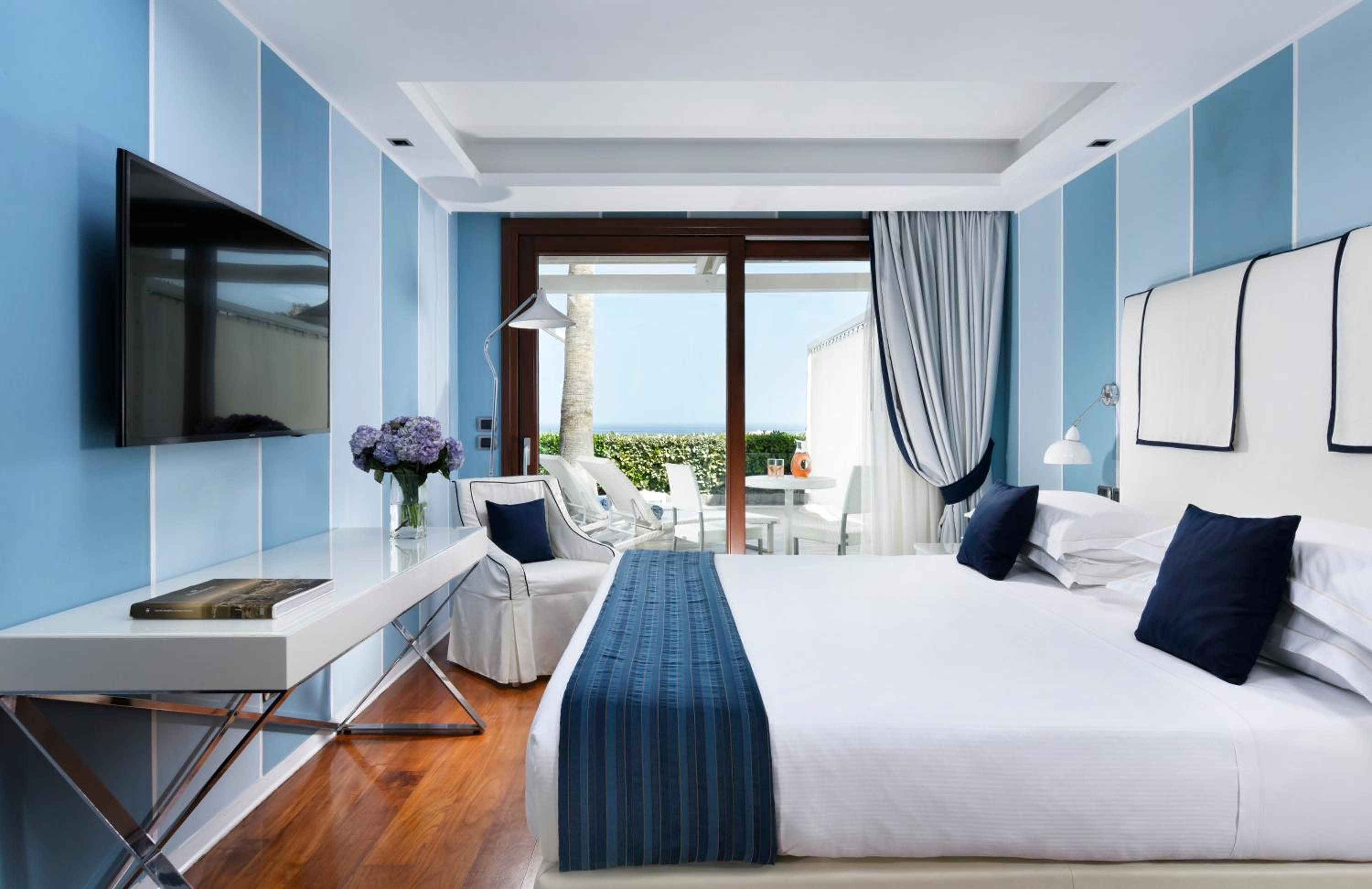 Deluxe Double or Twin Room with Sea View and Hot Tub - Photo 1