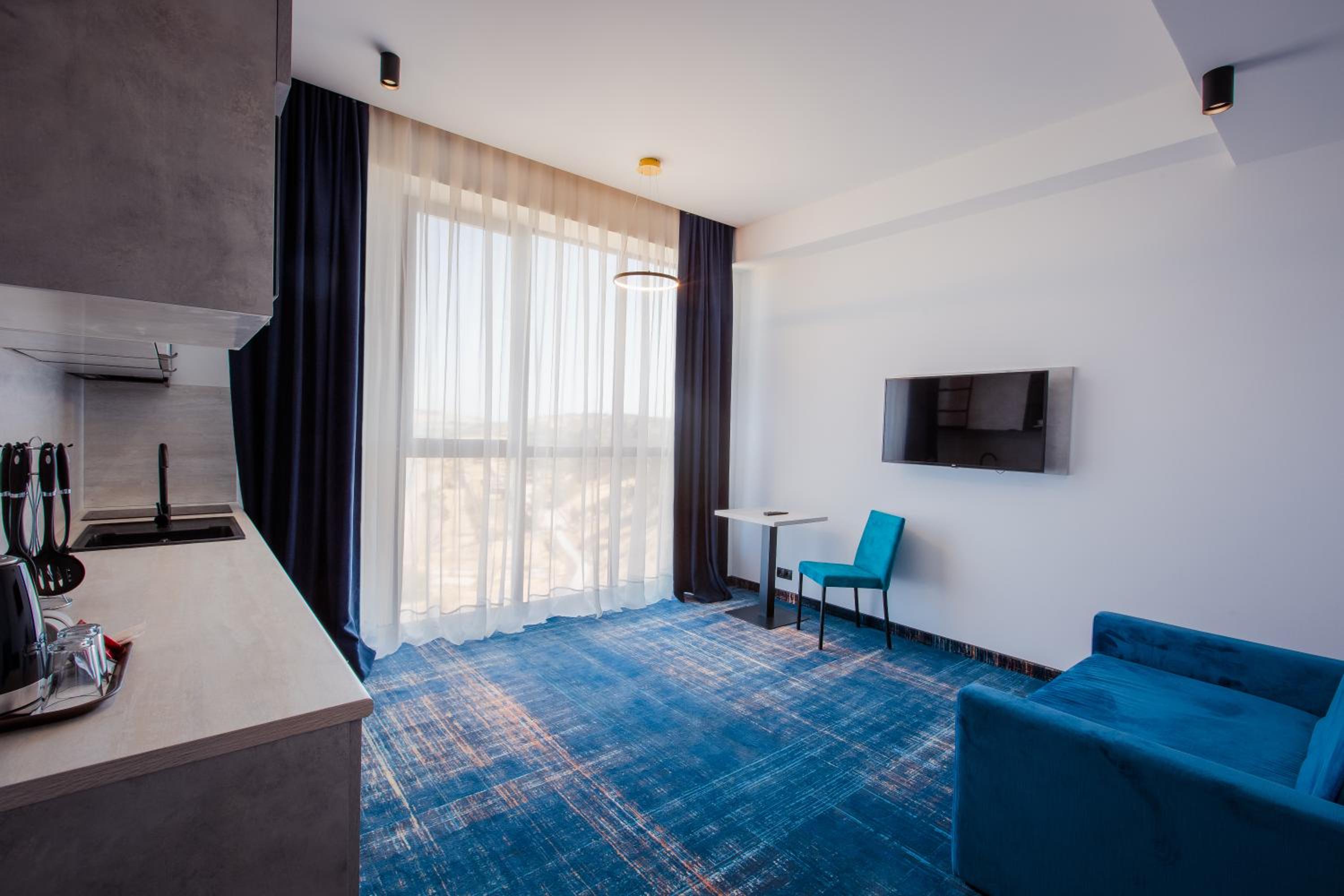 Queen Suite - Forest View - Photo 2
