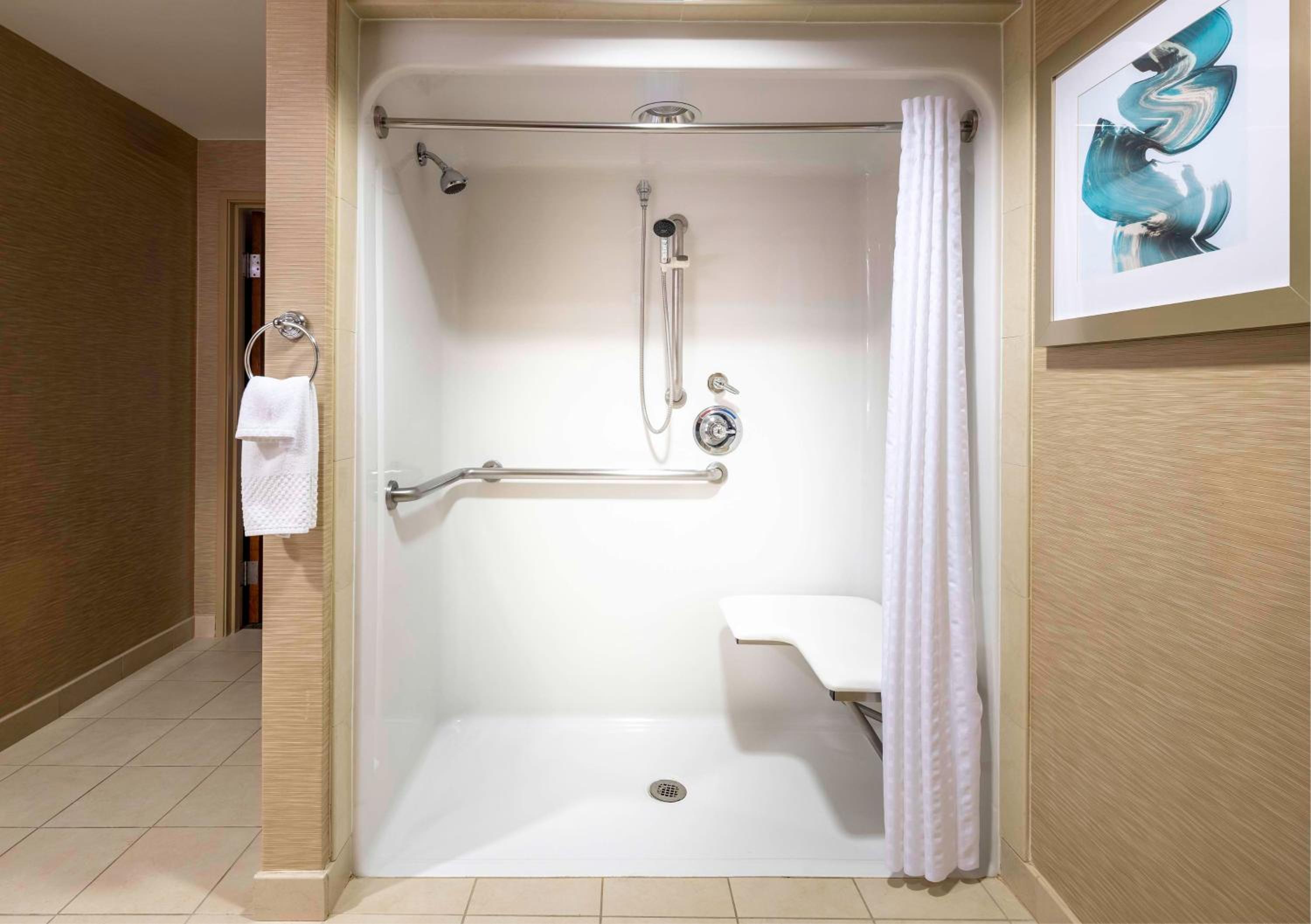 King Room with Tub - Mobility and Hearing Access - Photo 6
