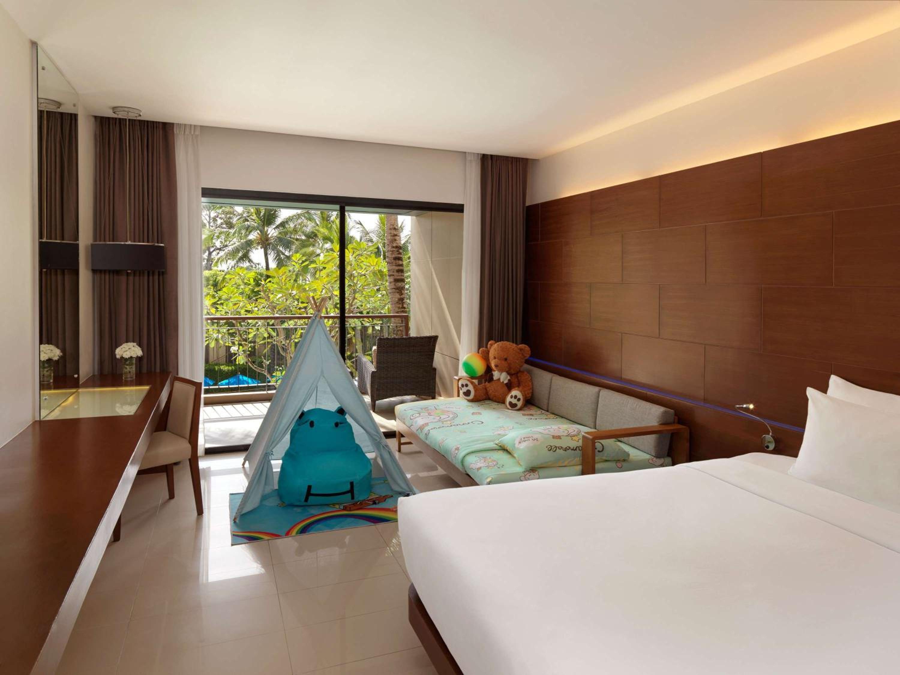 Deluxe Room, Pool View, 1 King Bed And 1 Sofa-Bed - Photo 7