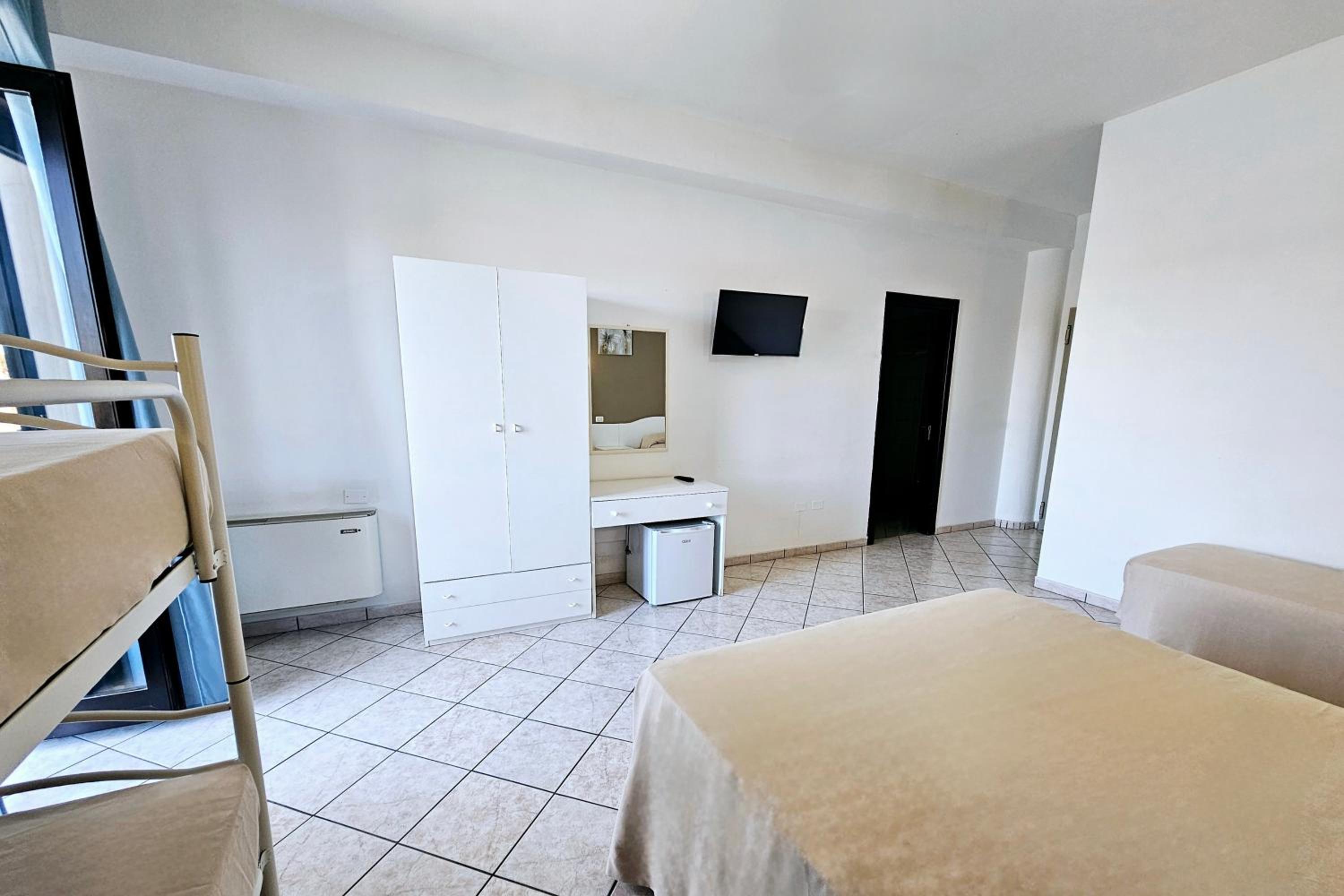 Family Room - Photo 4