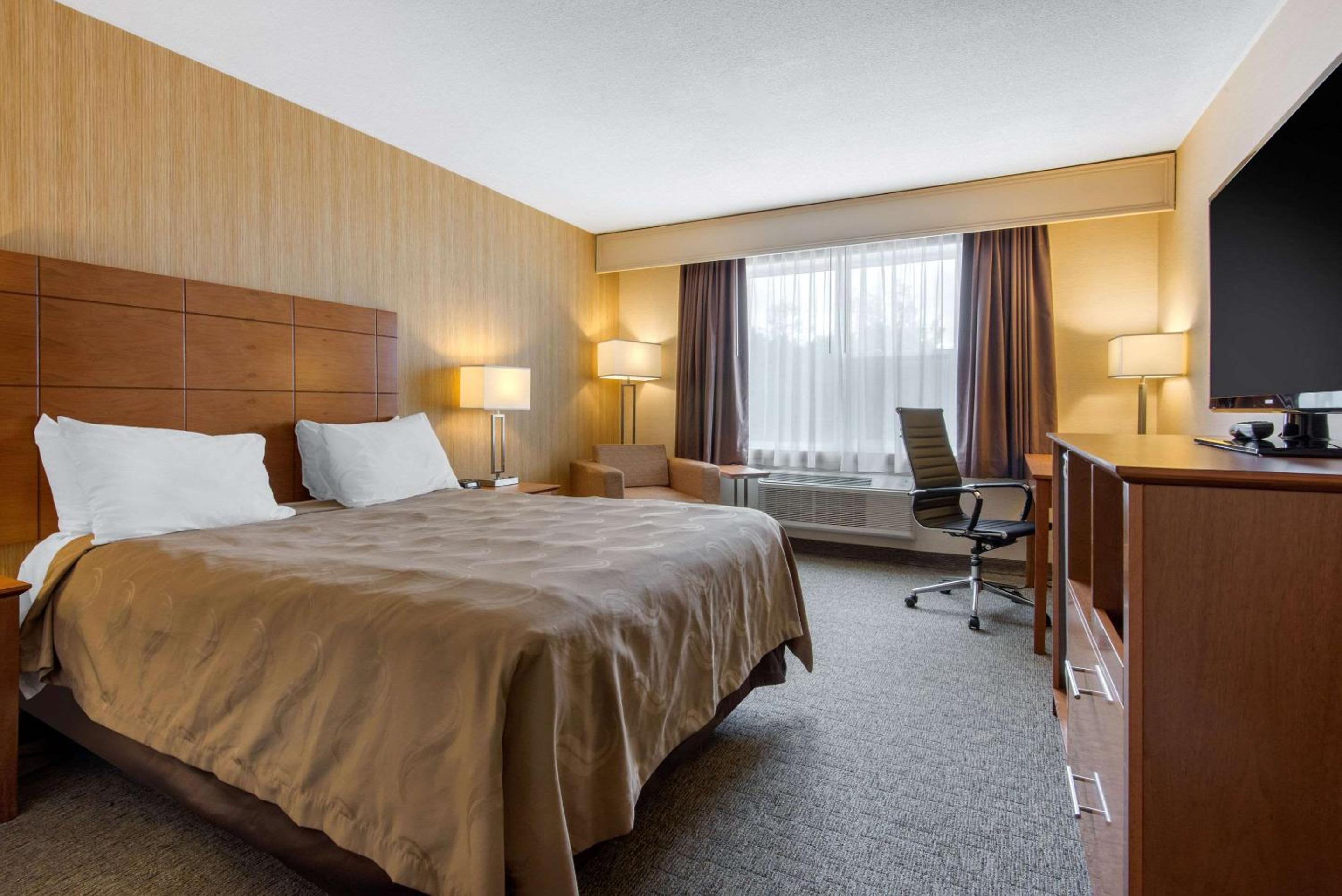 Queen Room - Non-Smoking - Photo 1