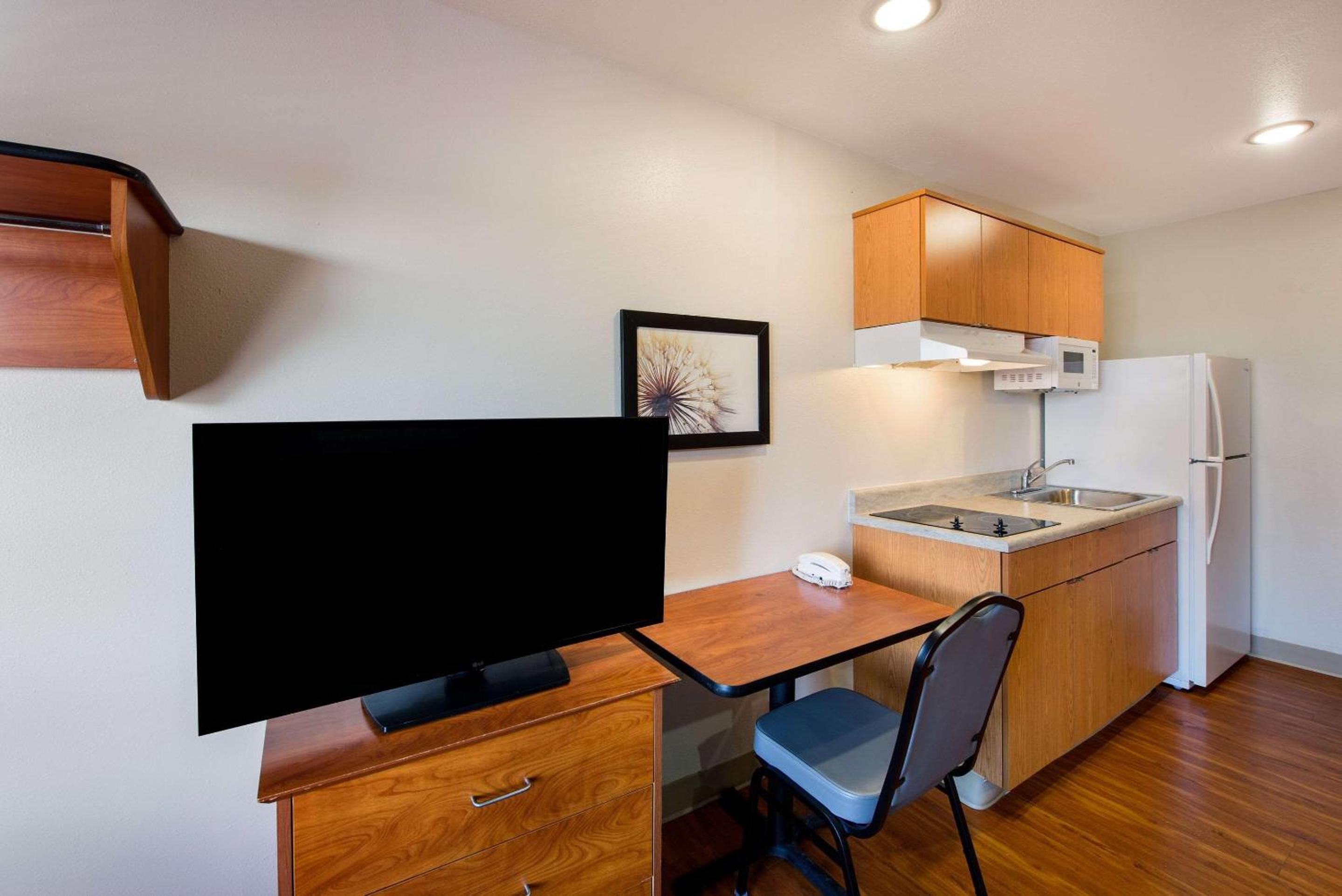 Standard Double Room - Accessible/Non-Smoking photo 2