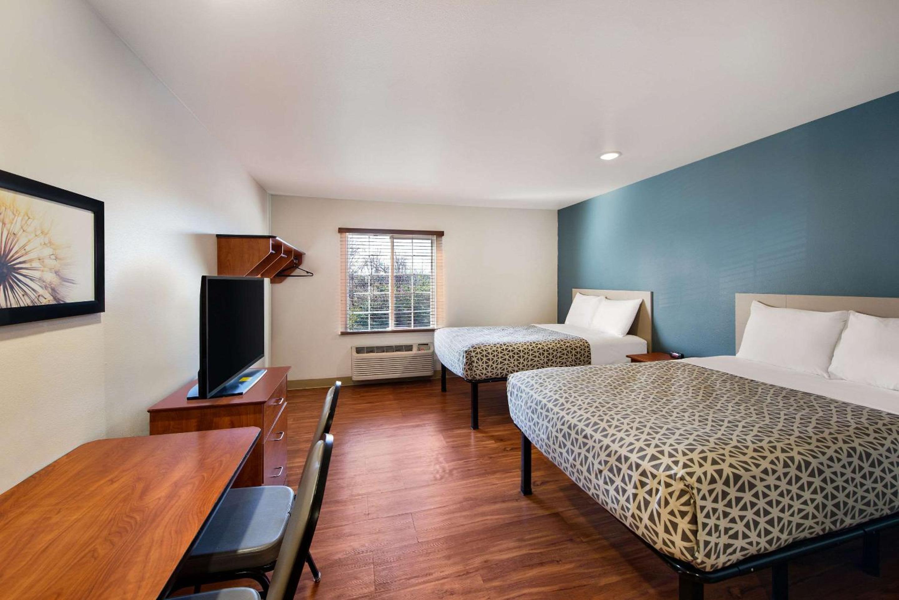 Double Room with Two Double Beds - Smoking photo 2