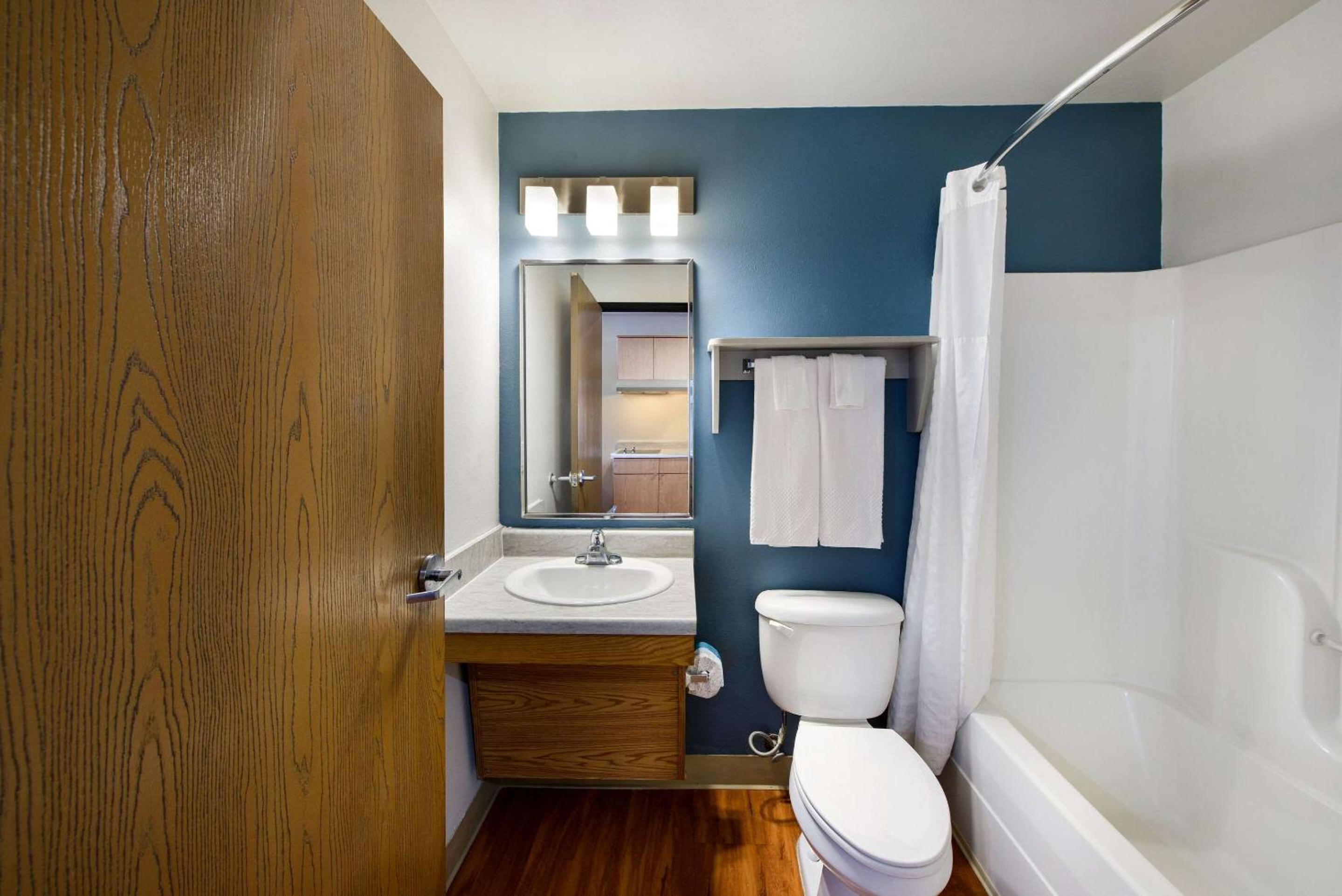 Double Room with Two Double Beds - Non-Smoking photo 2