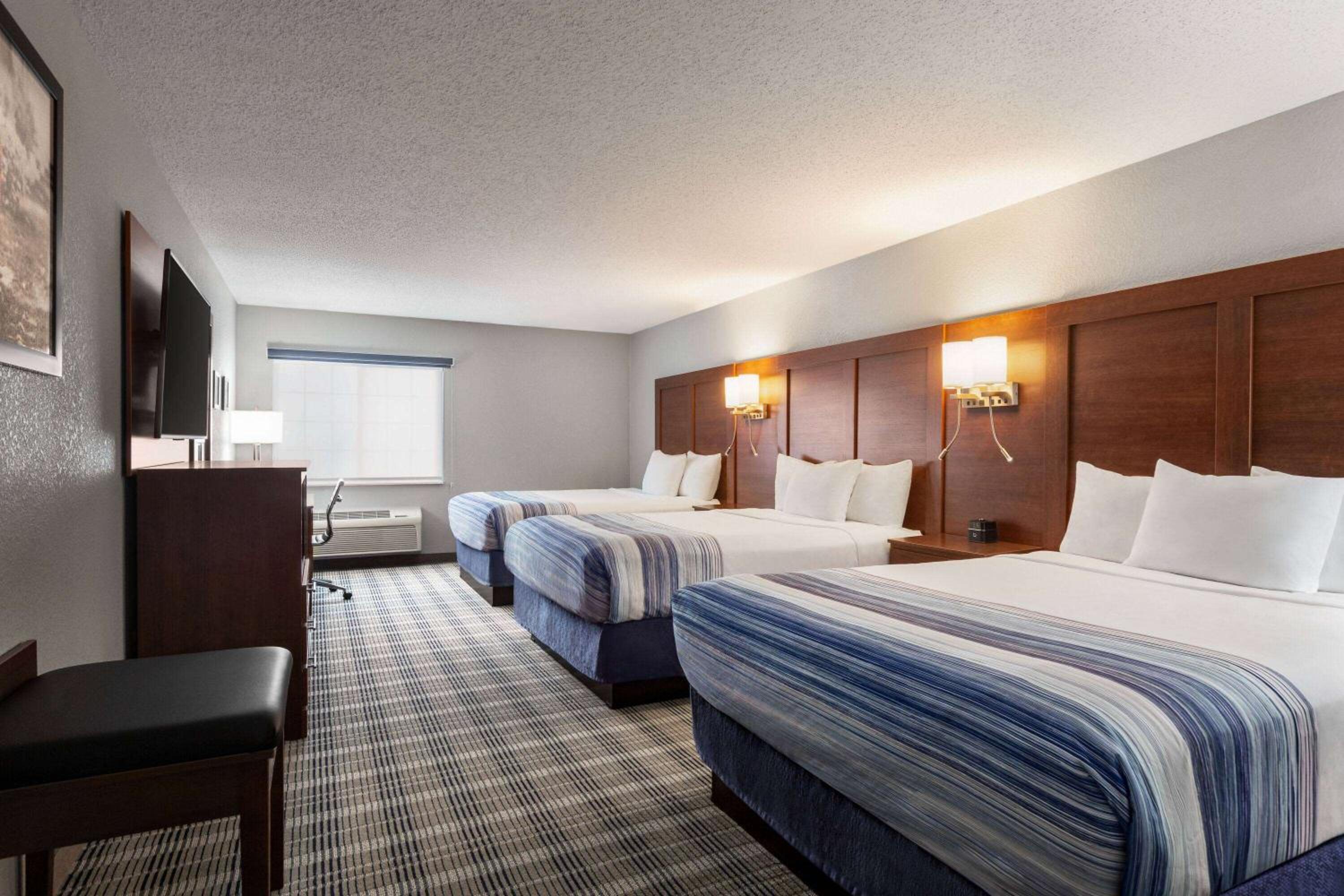 Queen Room with Three Queen Beds - Non-Smoking