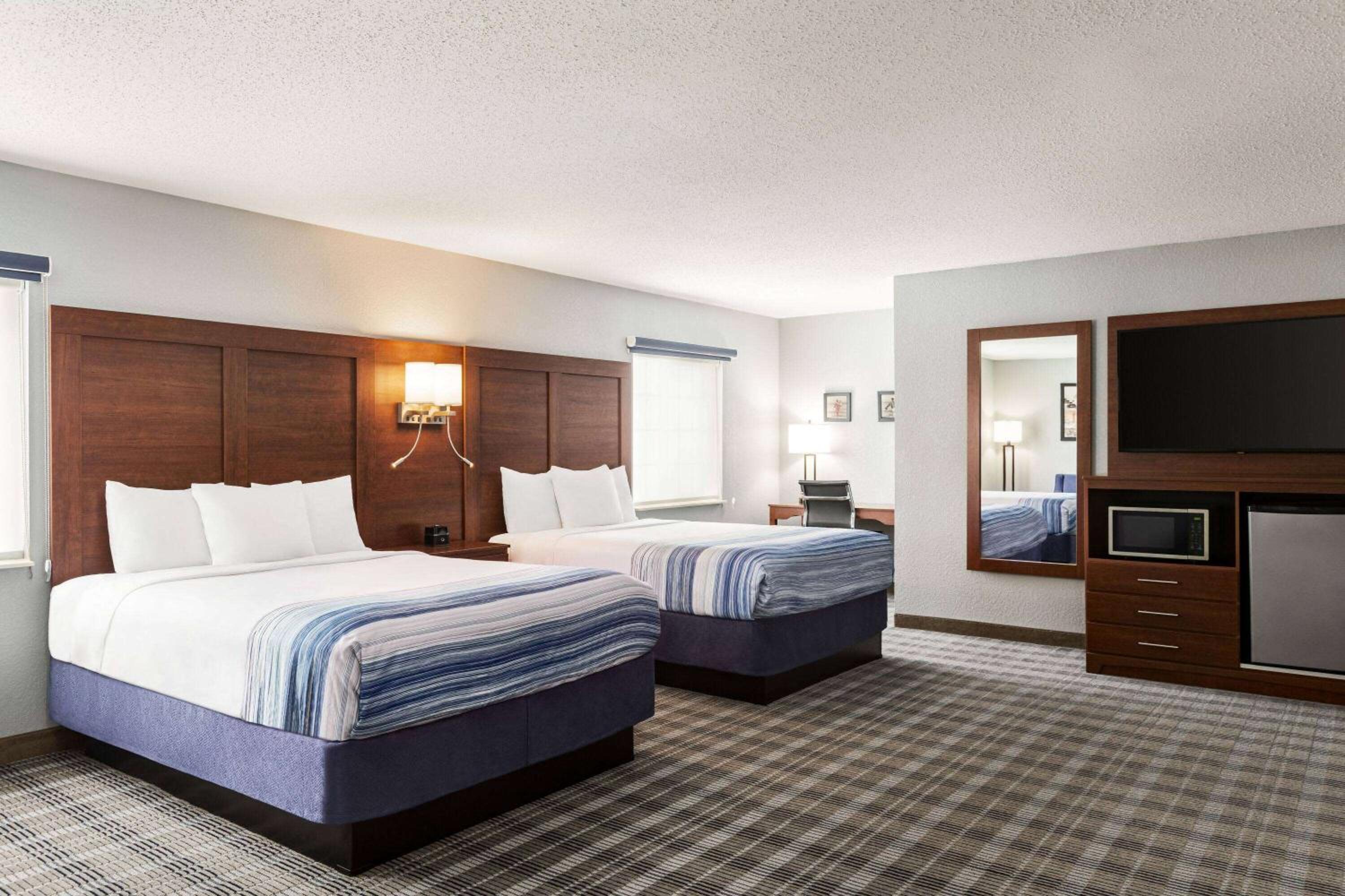 Deluxe Suite with Two Queen Beds - Non-Smoking