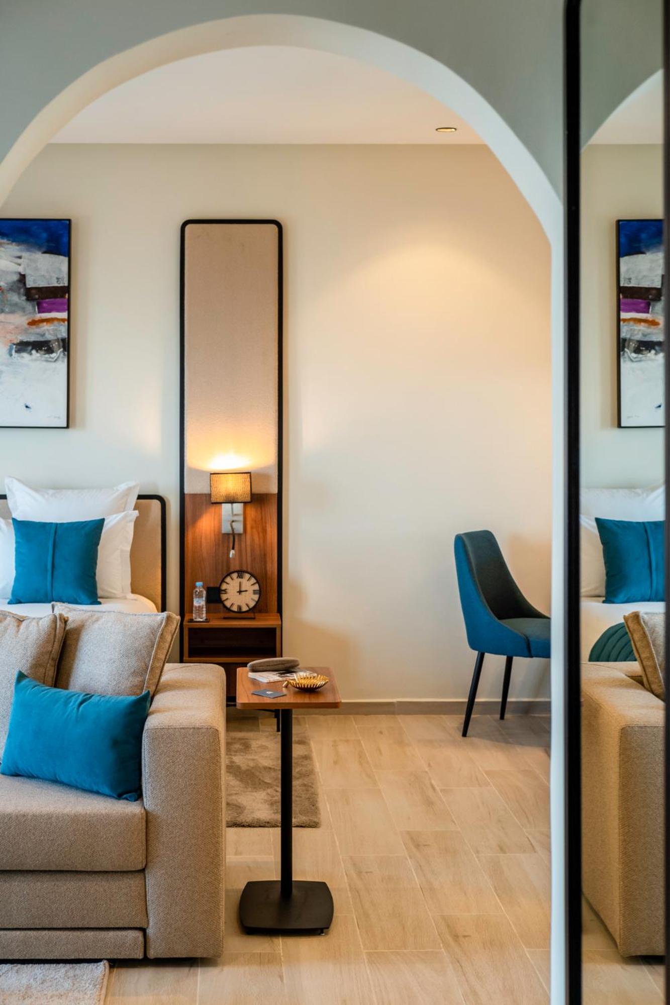 Executive Suite - Photo 1