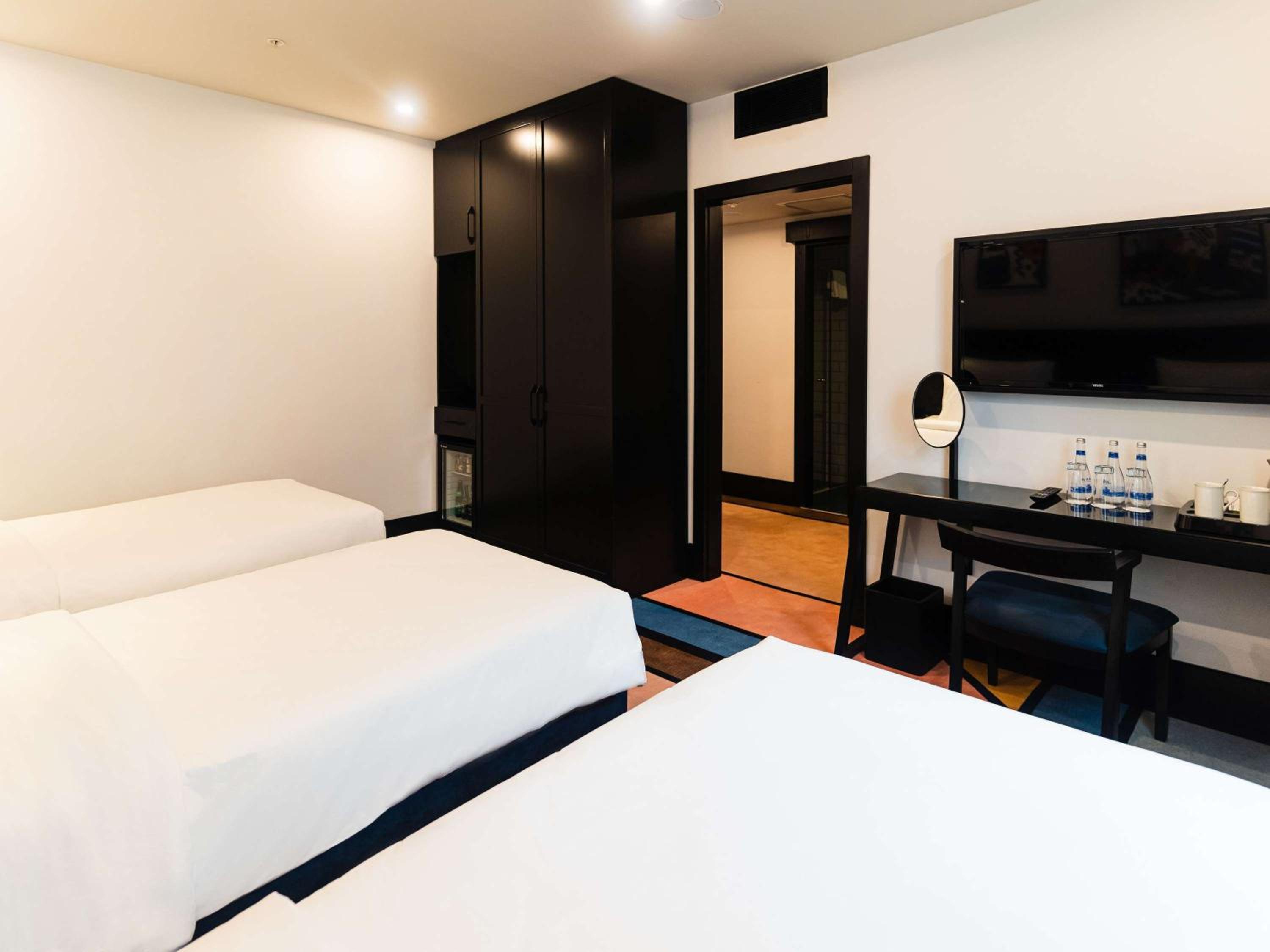 Deluxe Room with Three Single Beds  photo 2
