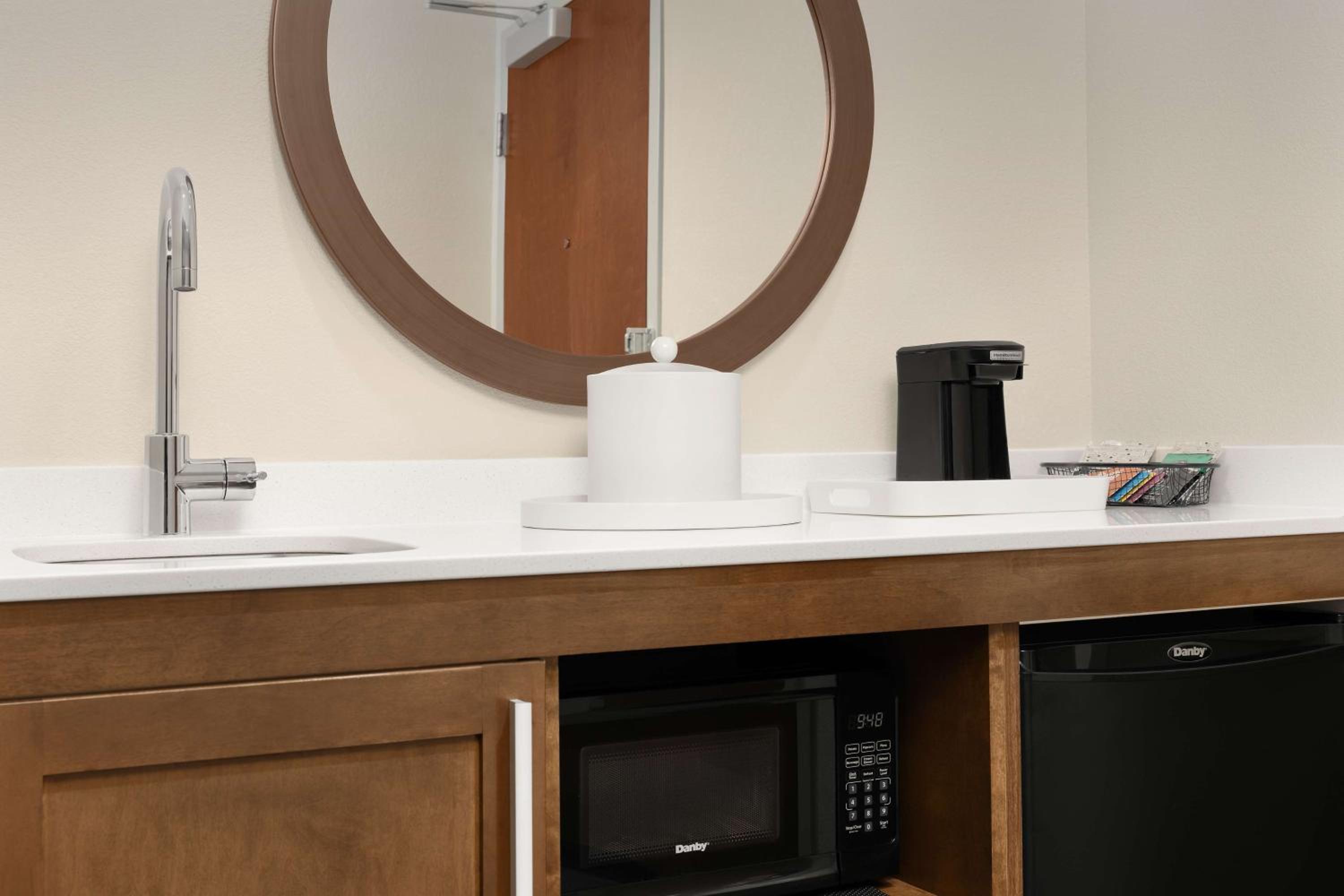 King Studio Suite - Photo 3
