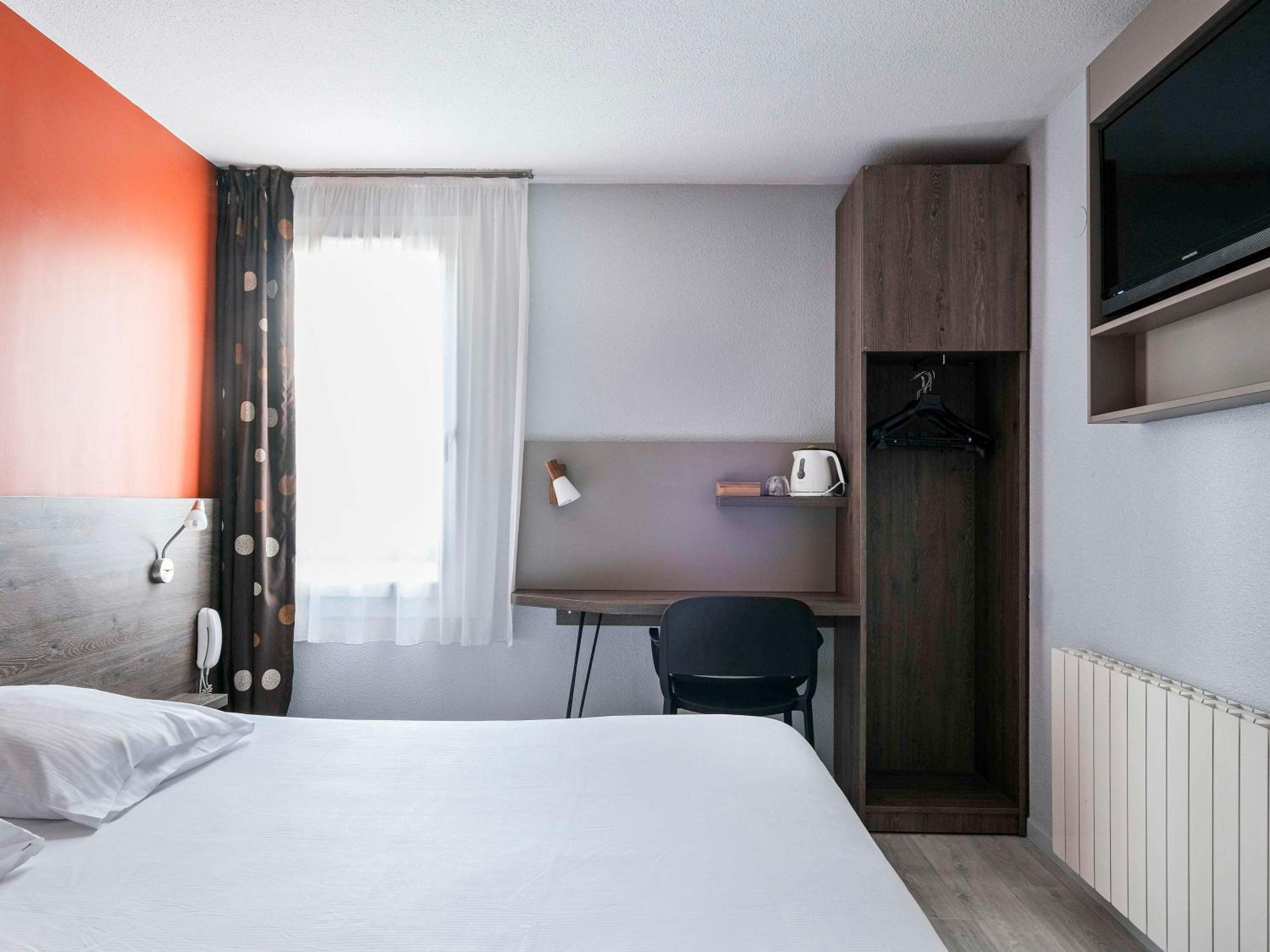 Pop Room with a double bed - Photo 4