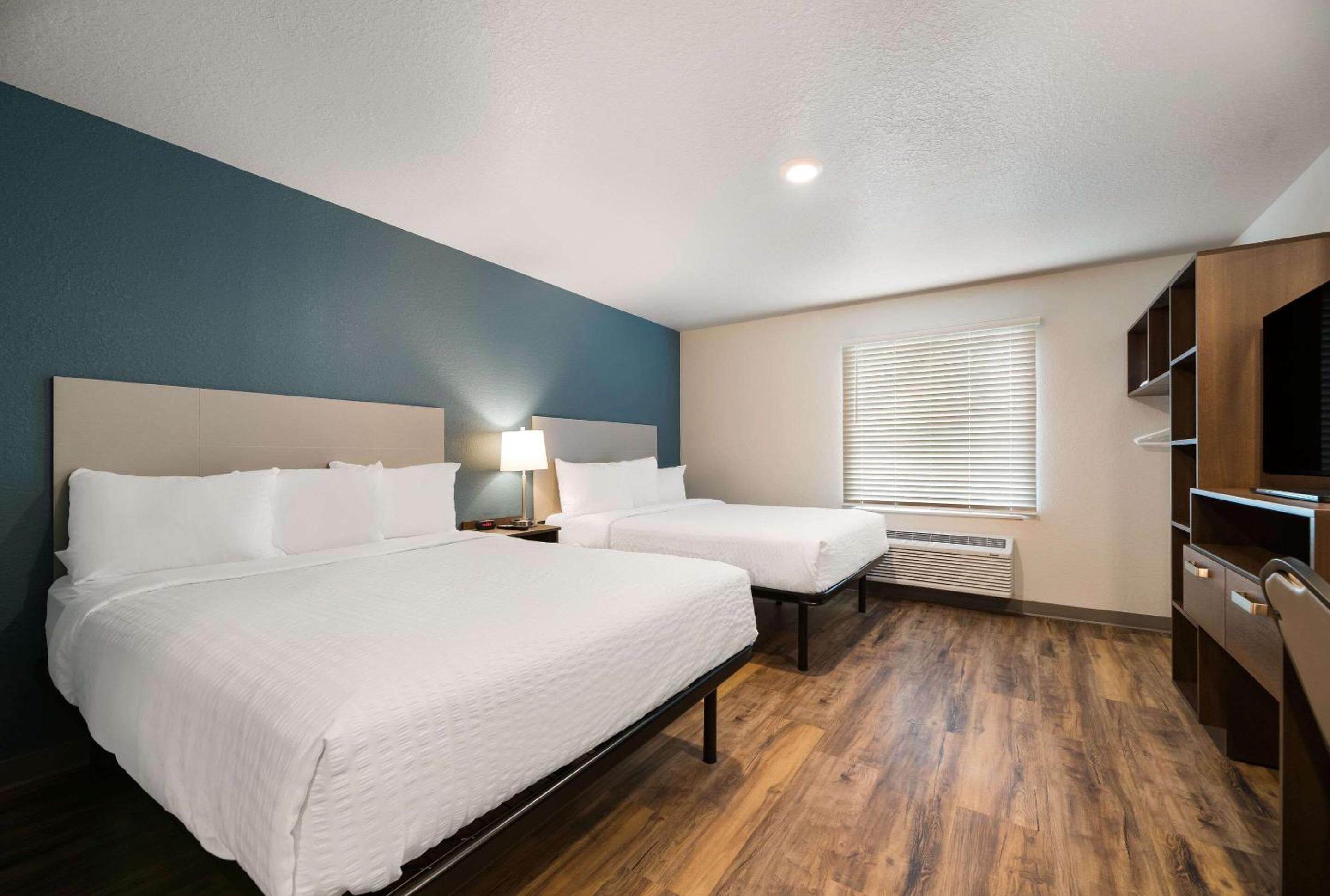 Quadruple Room with Two Queen Beds - Non Smoking - Photo 1