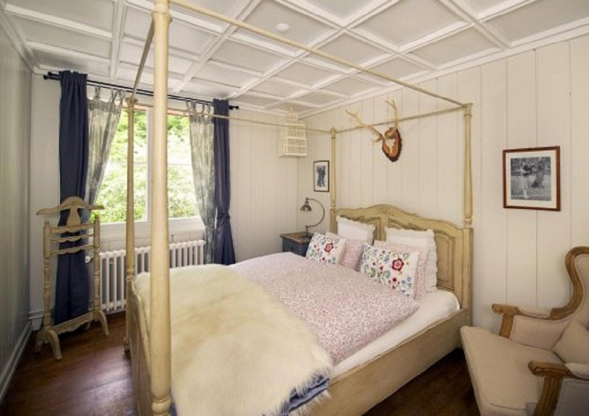 Double or Twin Room with Shared Bathroom photo 1