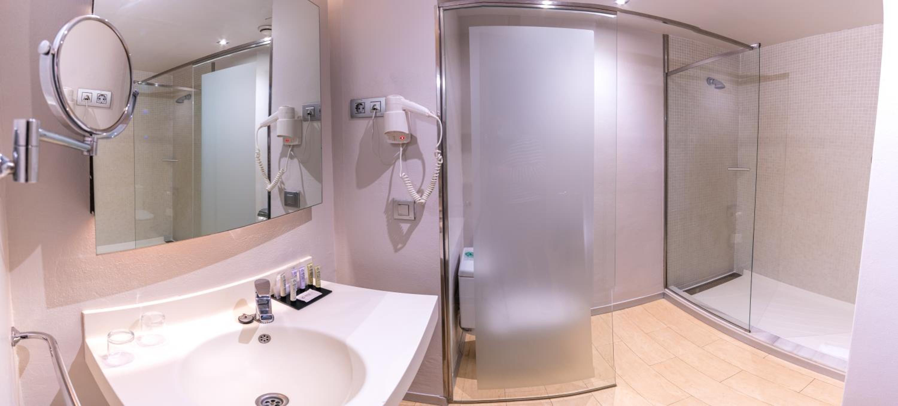 Double Room (1 Adult) - Photo 6