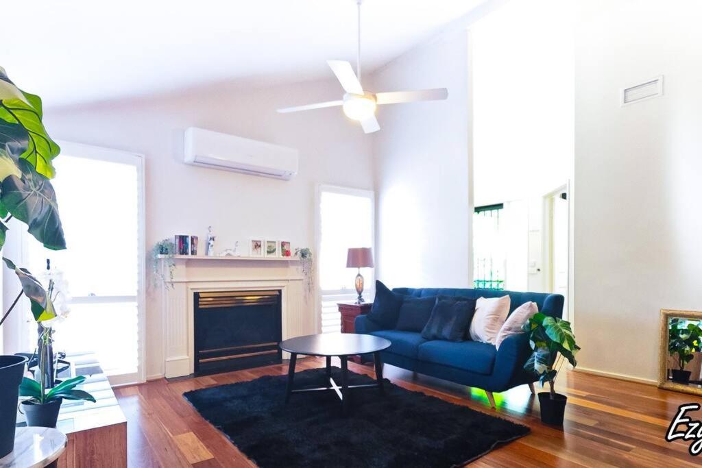 Three-Bedroom House photo 2