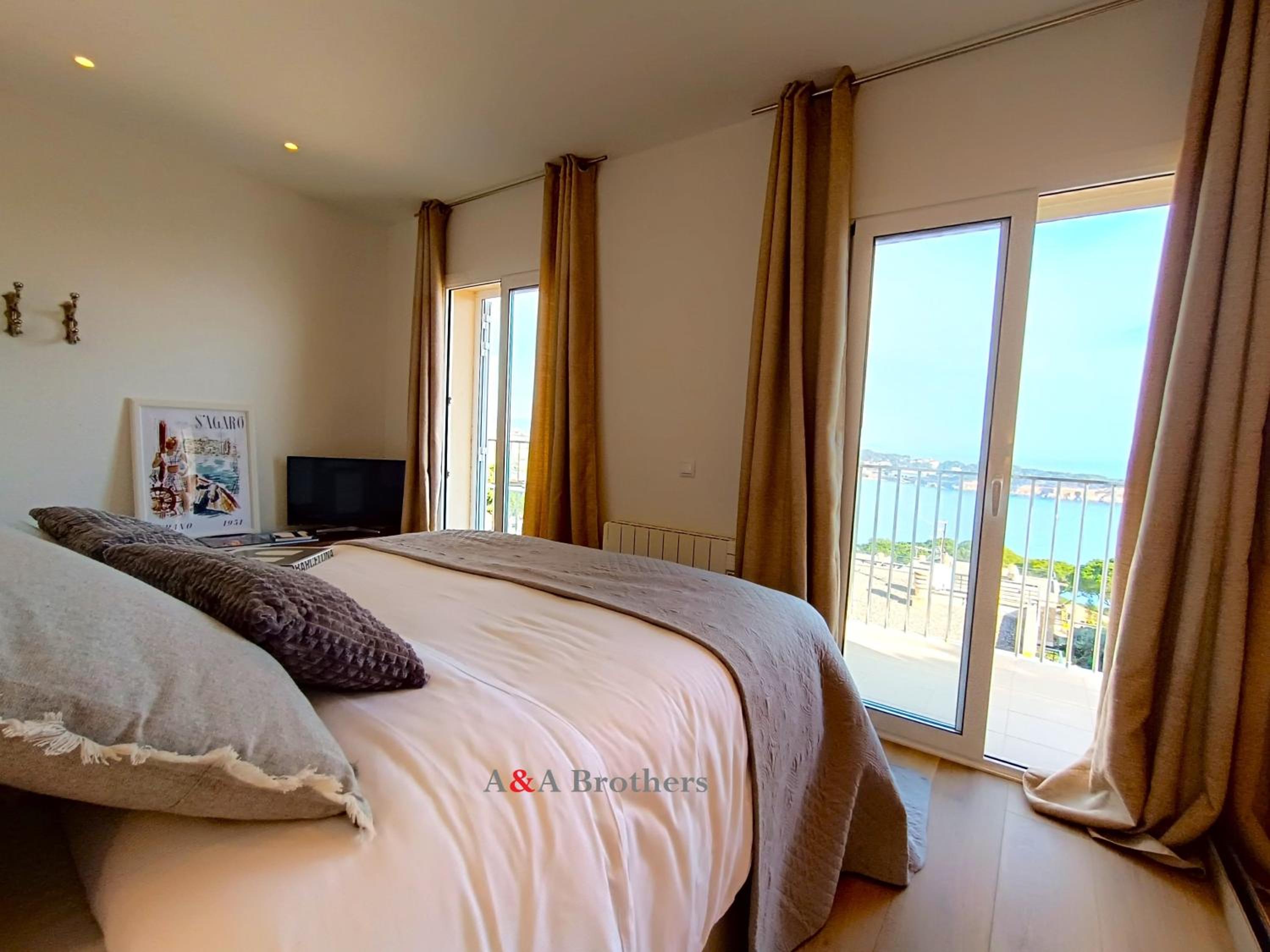 Two-Bedroom Apartment with Balcony and Sea View