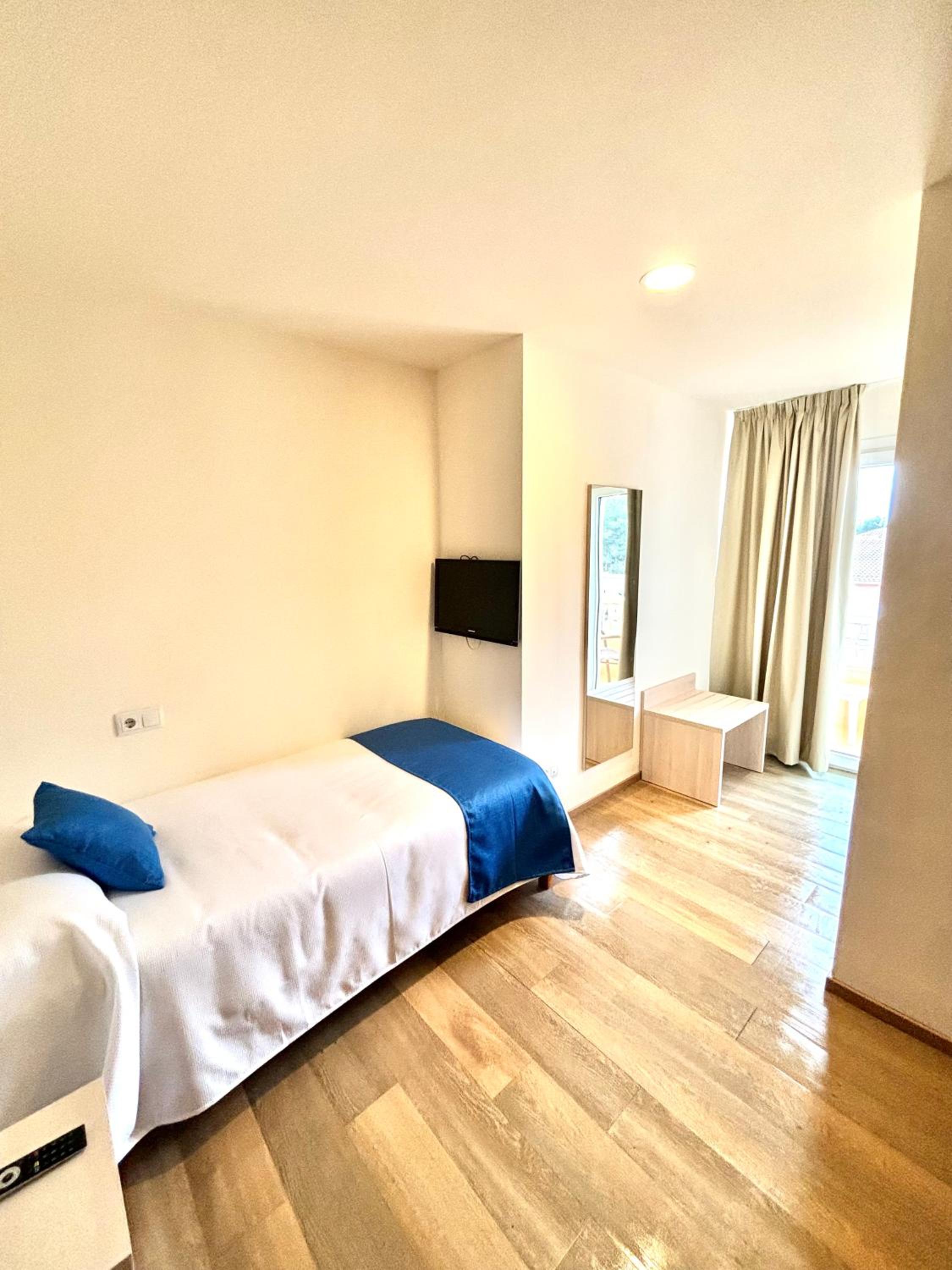 Budget Single Room photo 2