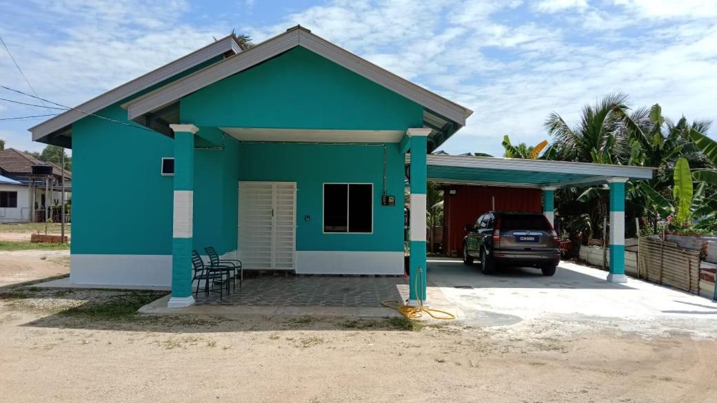 Three-Bedroom House photo 1