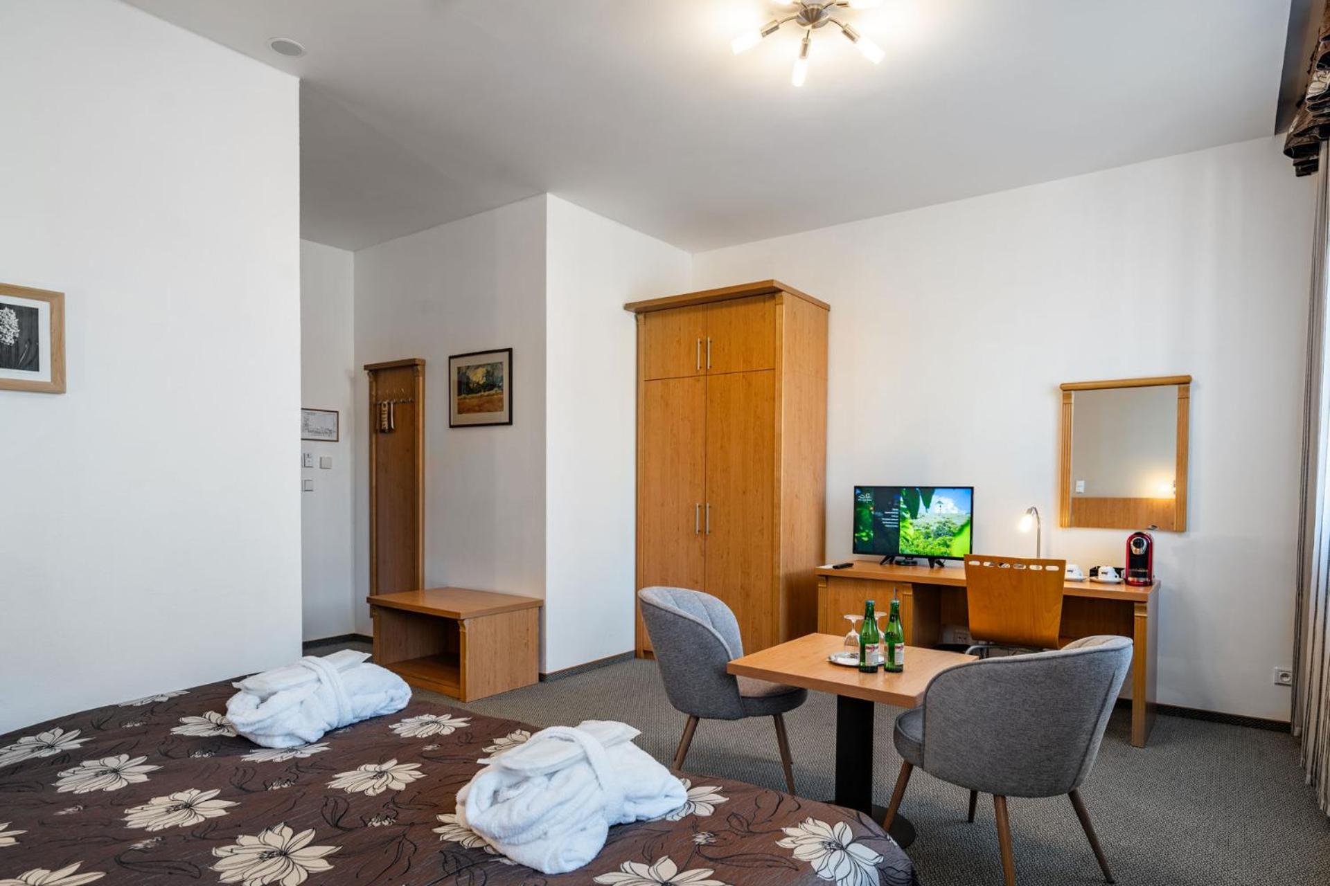 Standard Double or Twin Room photo 3