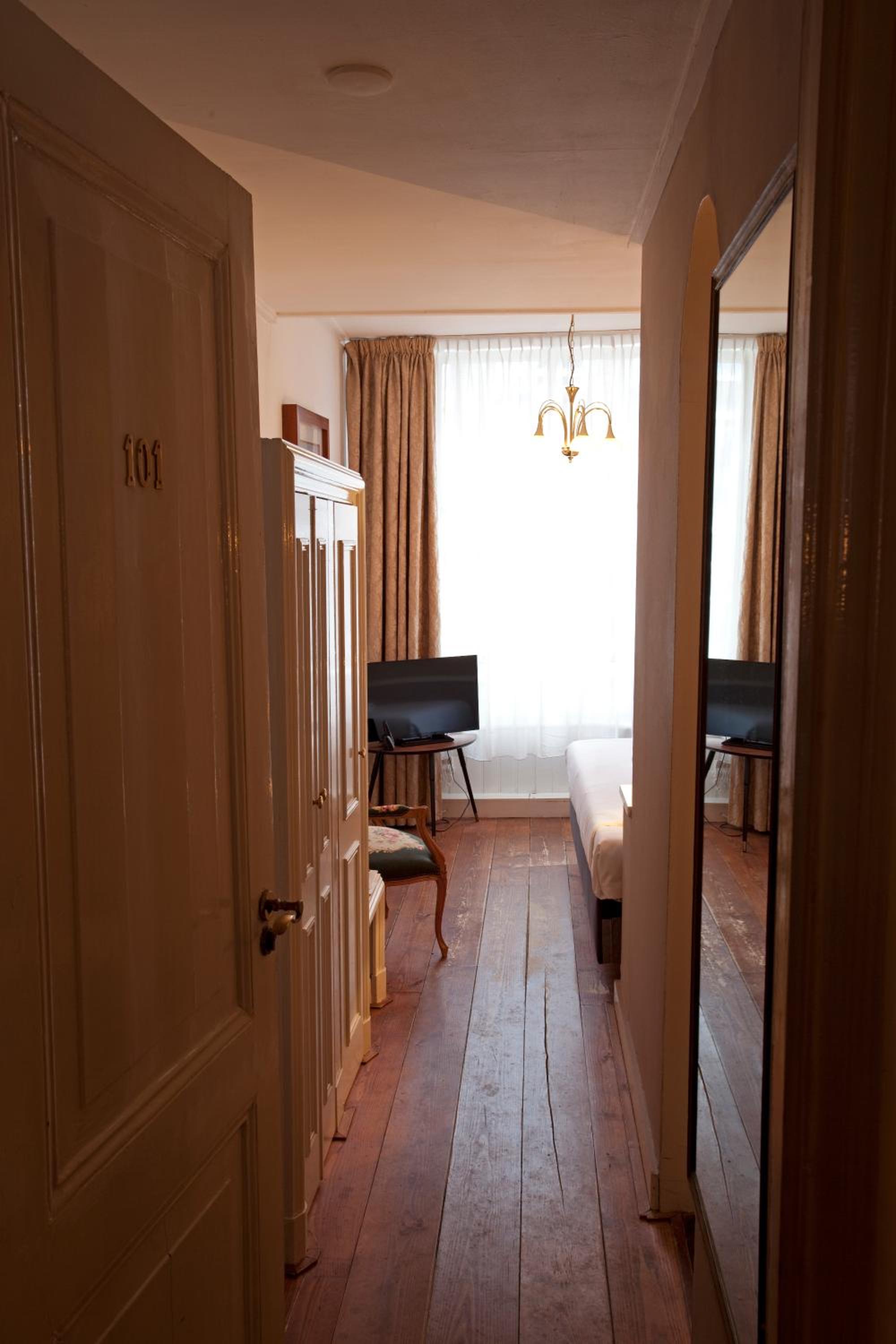Single Room photo 2