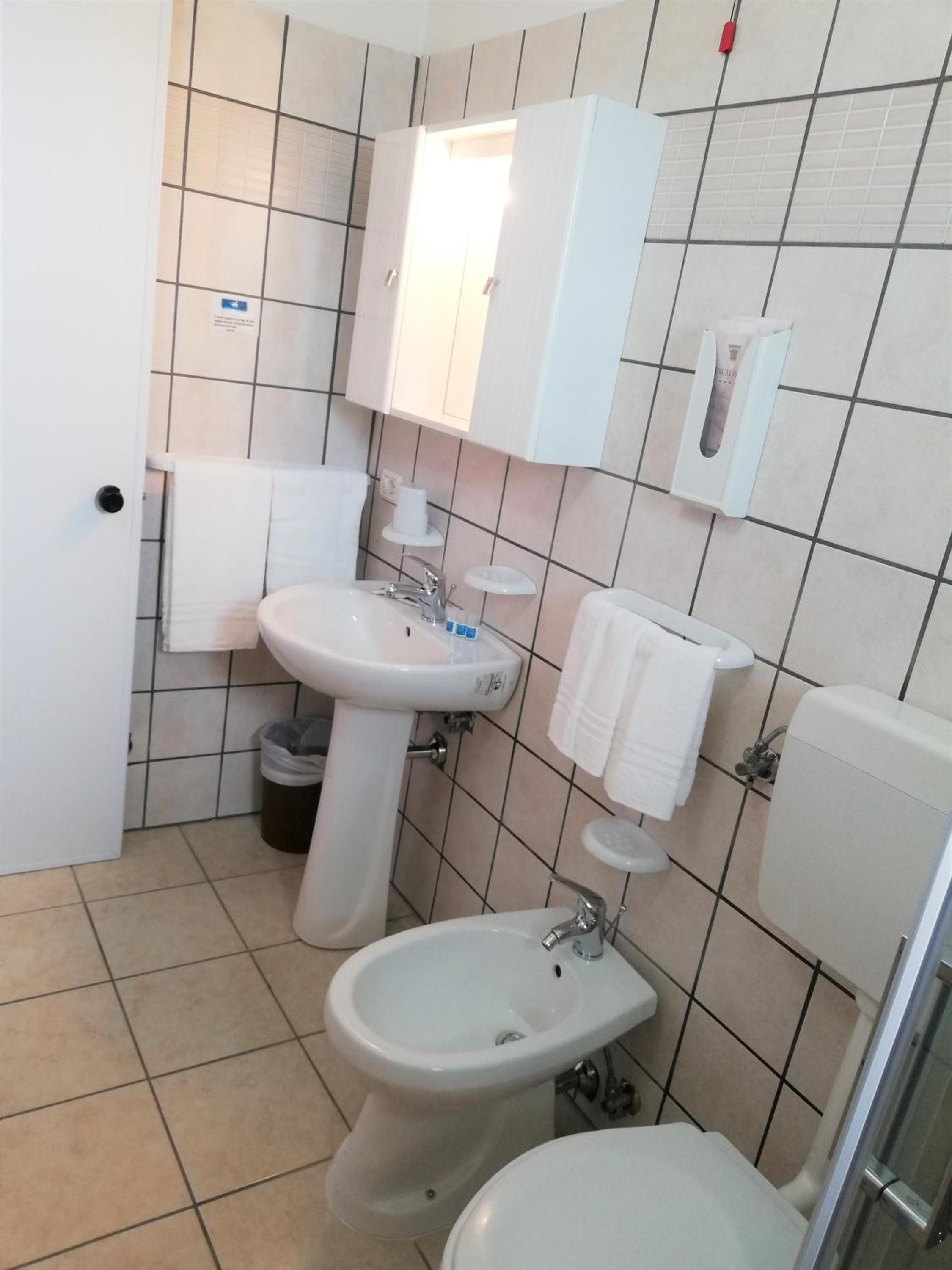 Standard Quadruple Room - Photo 2