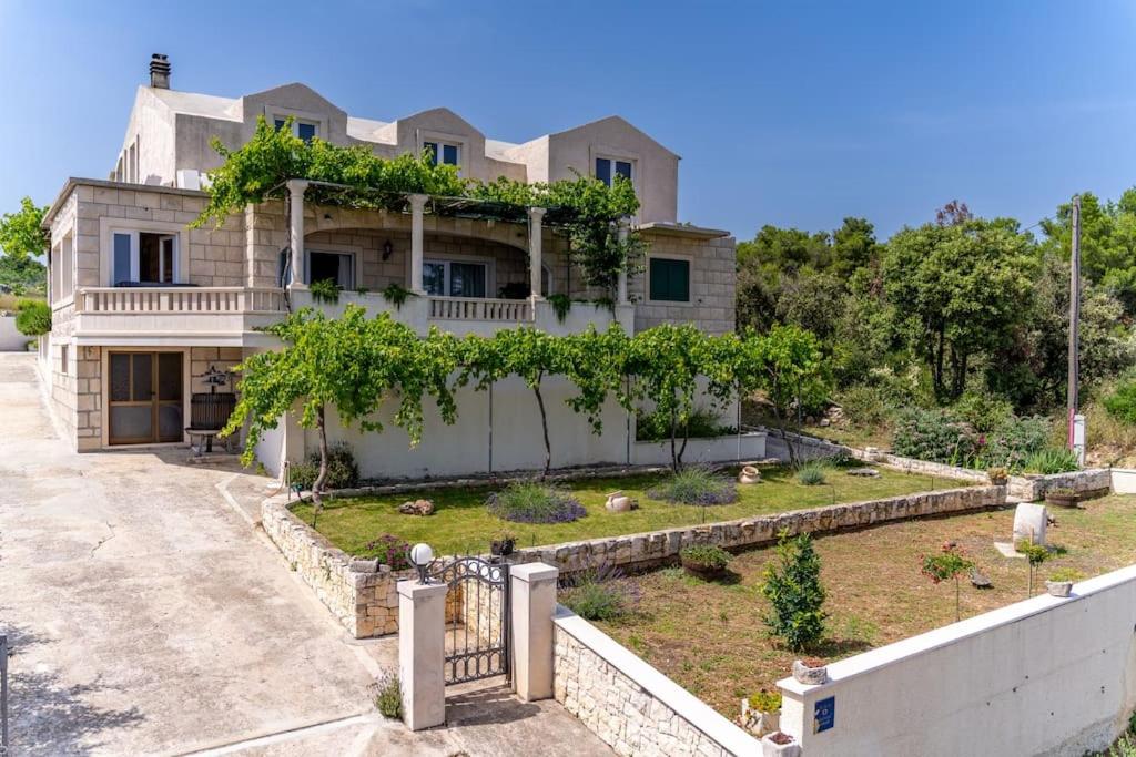 Three-Bedroom Villa photo 2