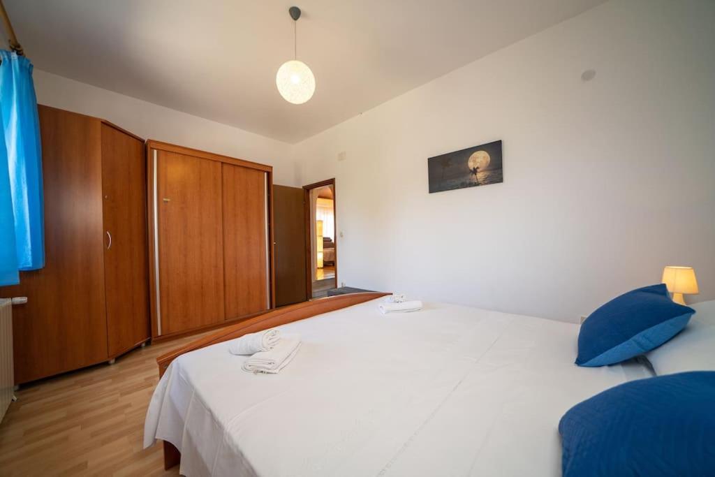 Three-Bedroom Villa photo 1