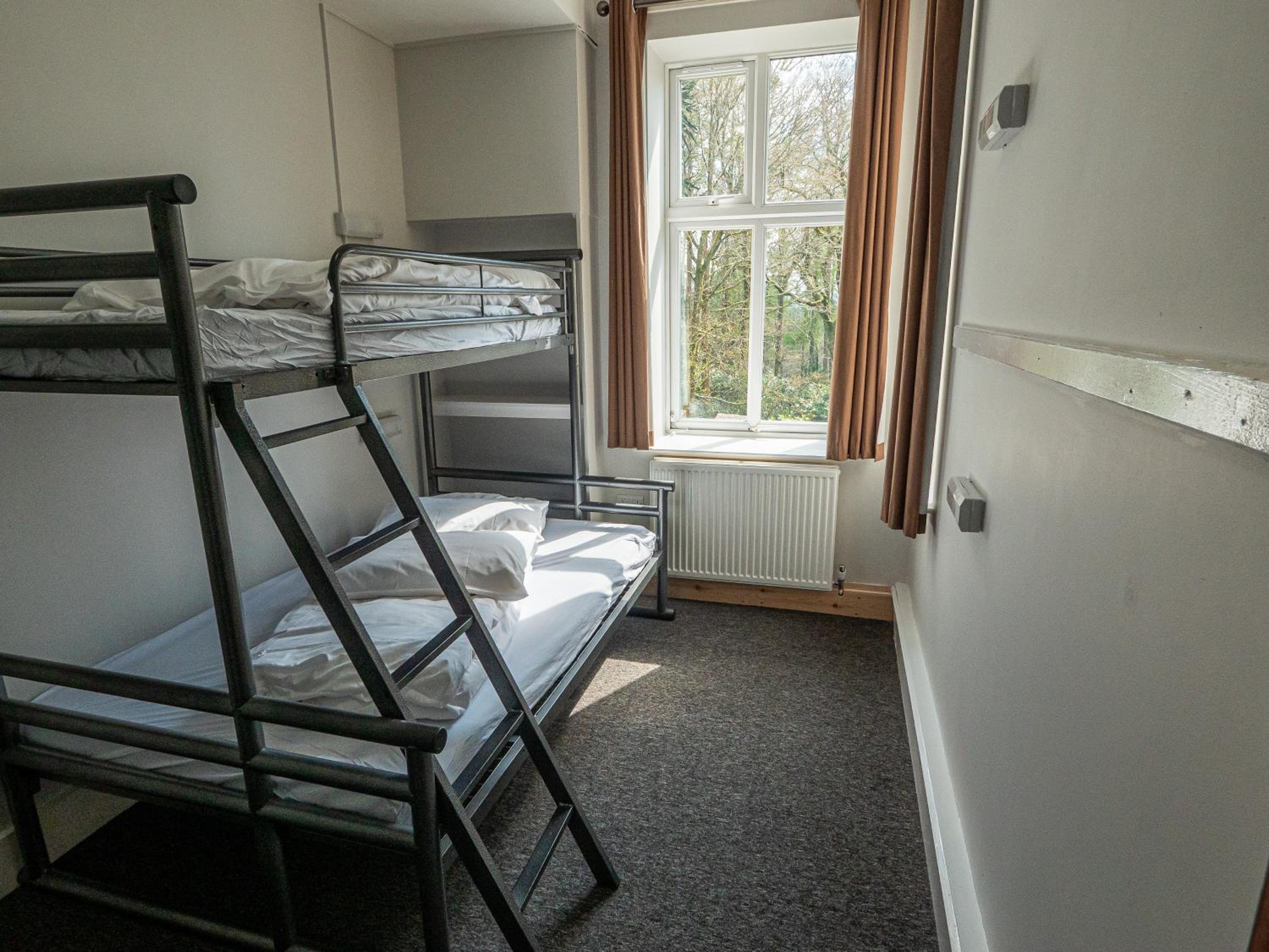 7 Bed Double Private Room Shared Bathroom photo 1