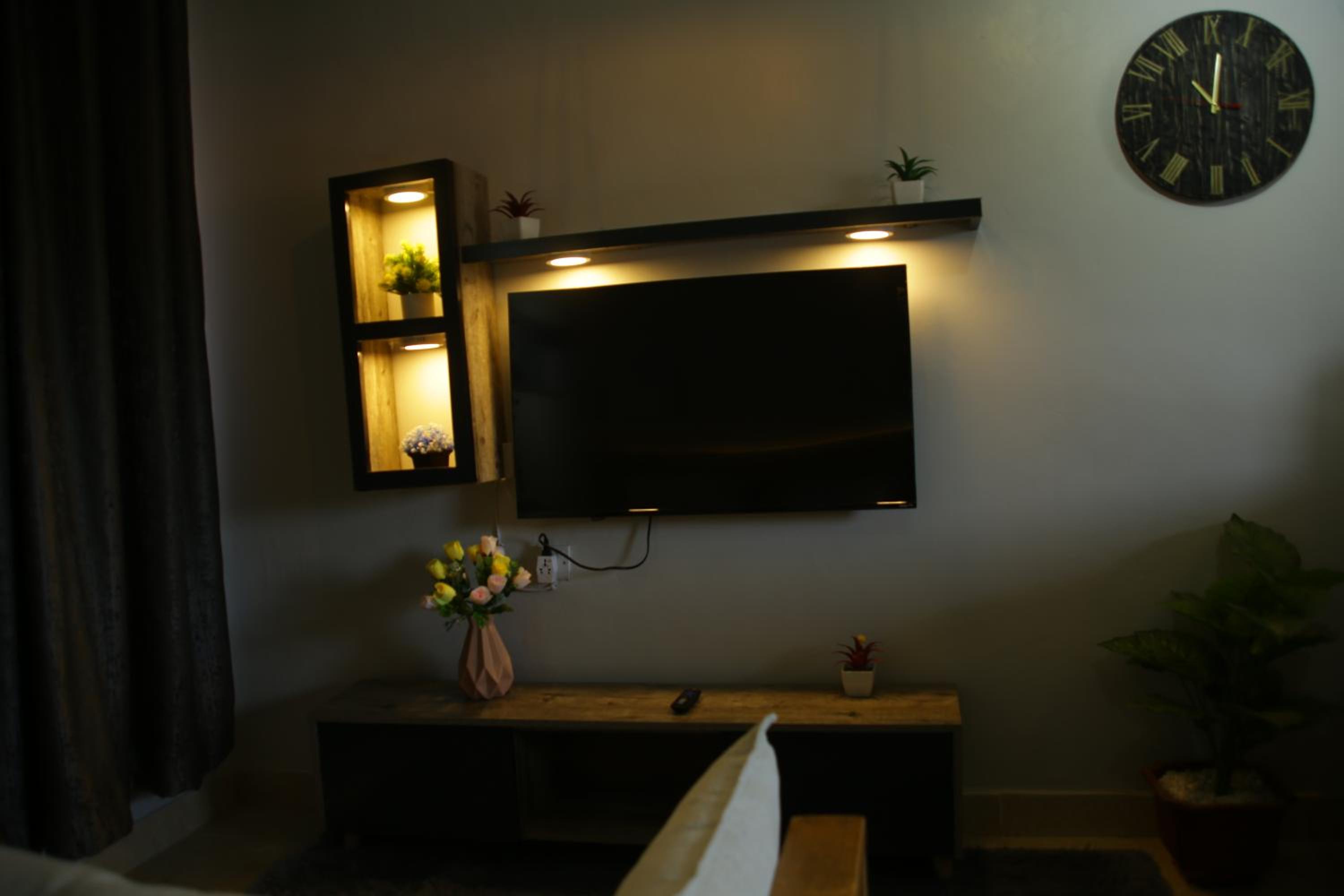 One-Bedroom Apartment photo 1