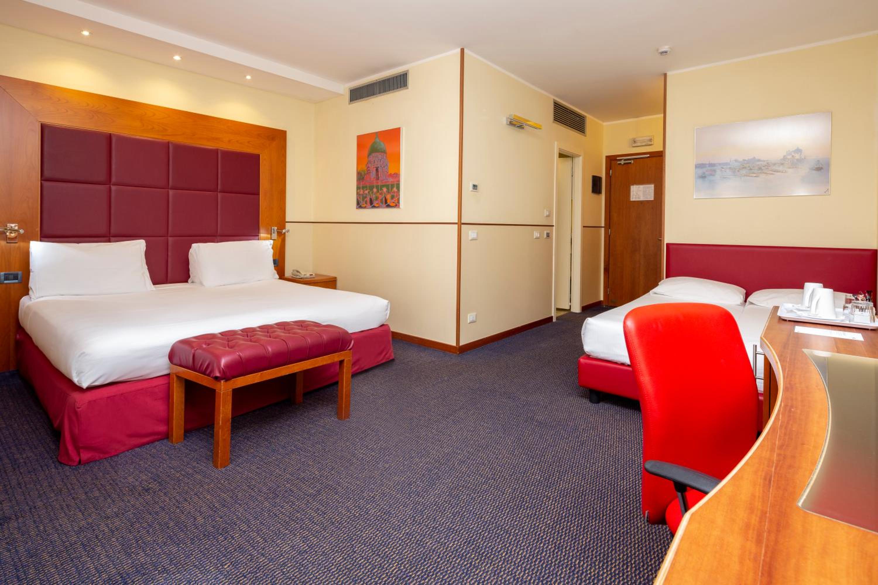 Standard Room with Two Single and One King Bed - Photo 1