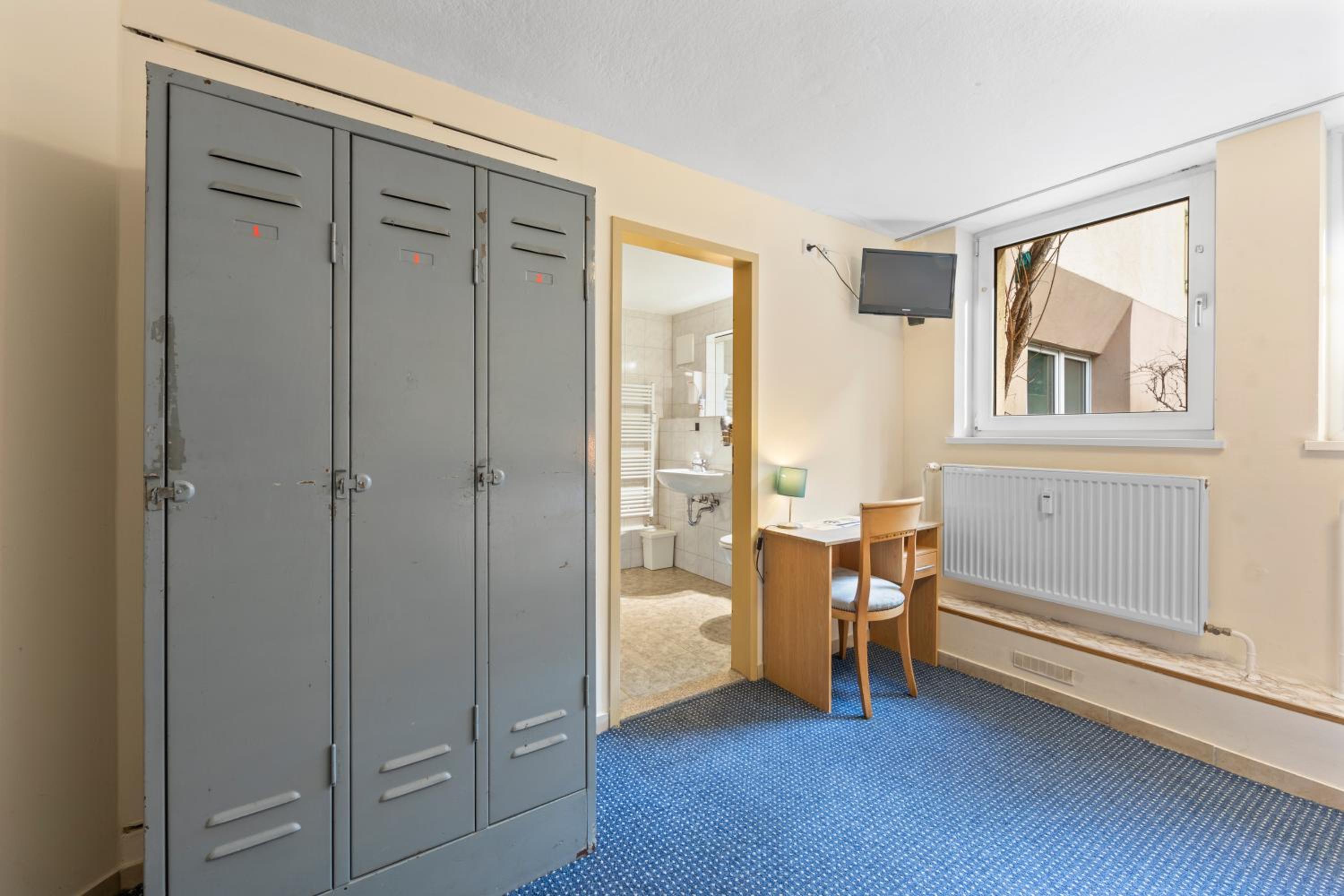 Economy Double or Twin Room photo 3