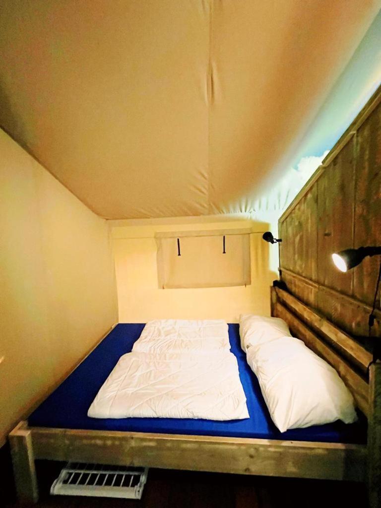 Tent 2 - Photo 1